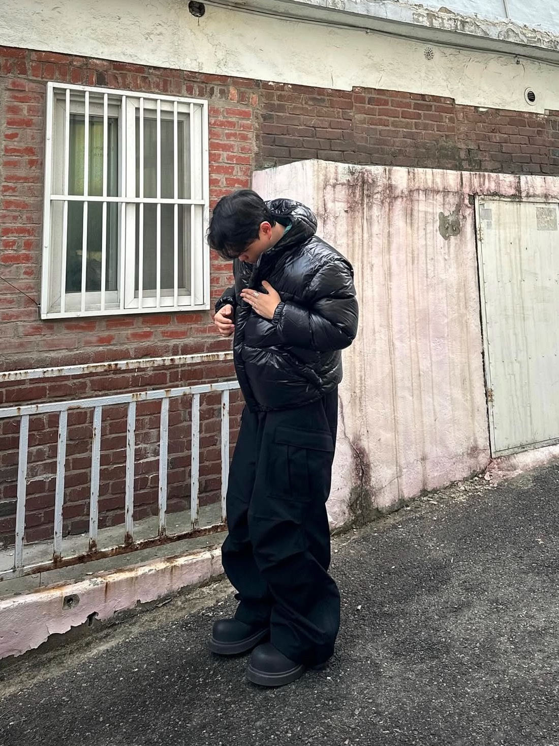 Nonnod Side Zip Cargo Pants Black, Balenciaga Steroid Derby Black 착용 스타일