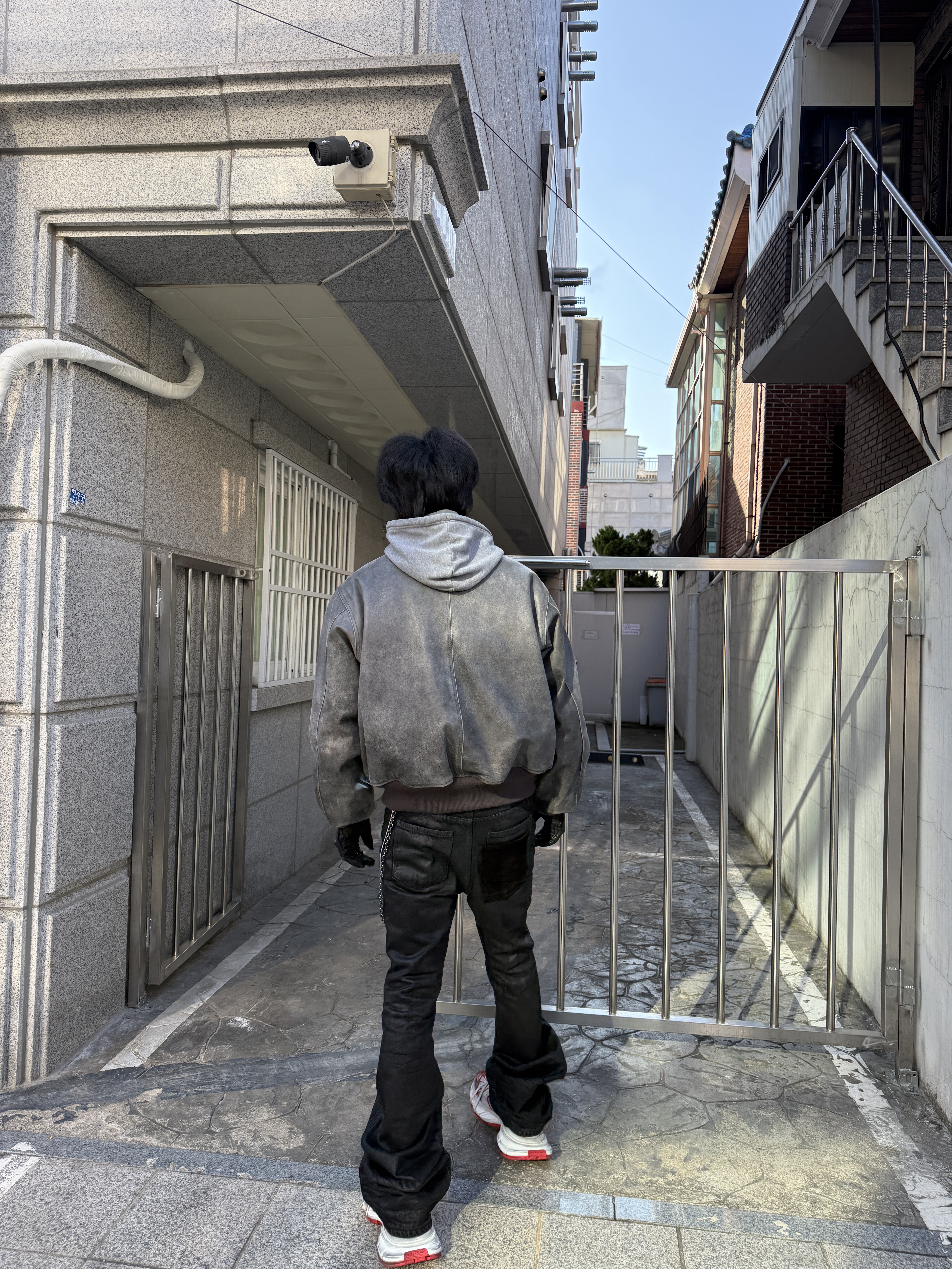 Undermycar x Emostanceclub Emoun Destroyed Cowhide Suede Red Stitch Denim Toreador - 23FW, Balenciaga 3XL Sneakers White Red 착용 스타일 - 10