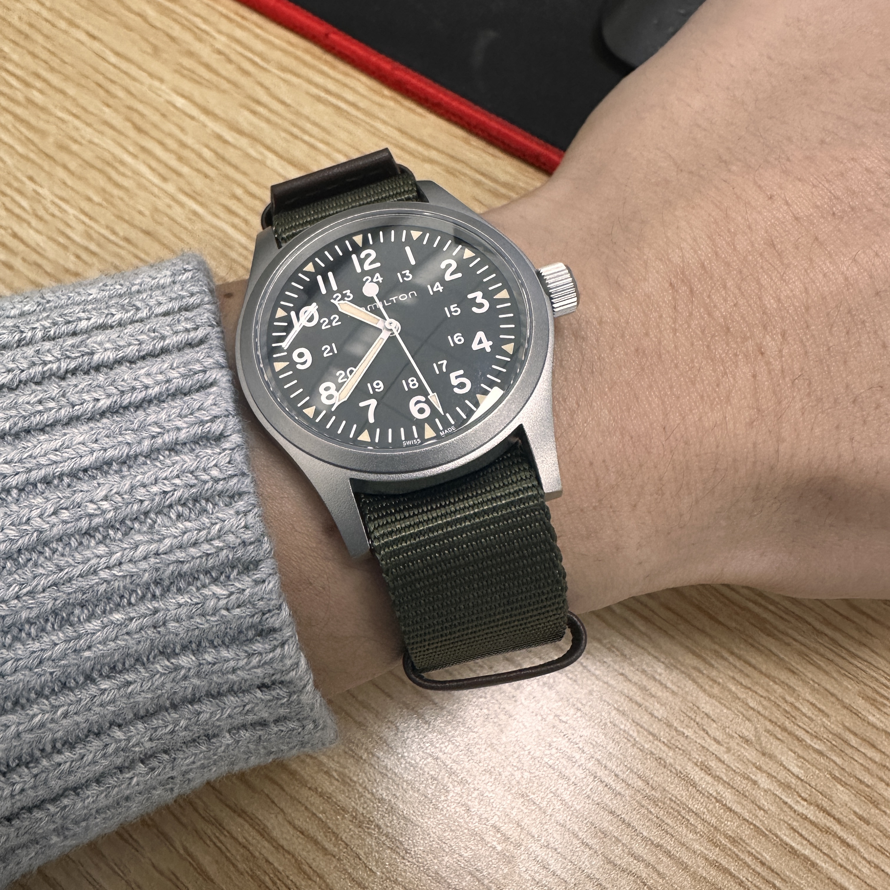 Hamilton Khaki Field Mechanical 38mm Nato Strap Green Black 착용 스타일