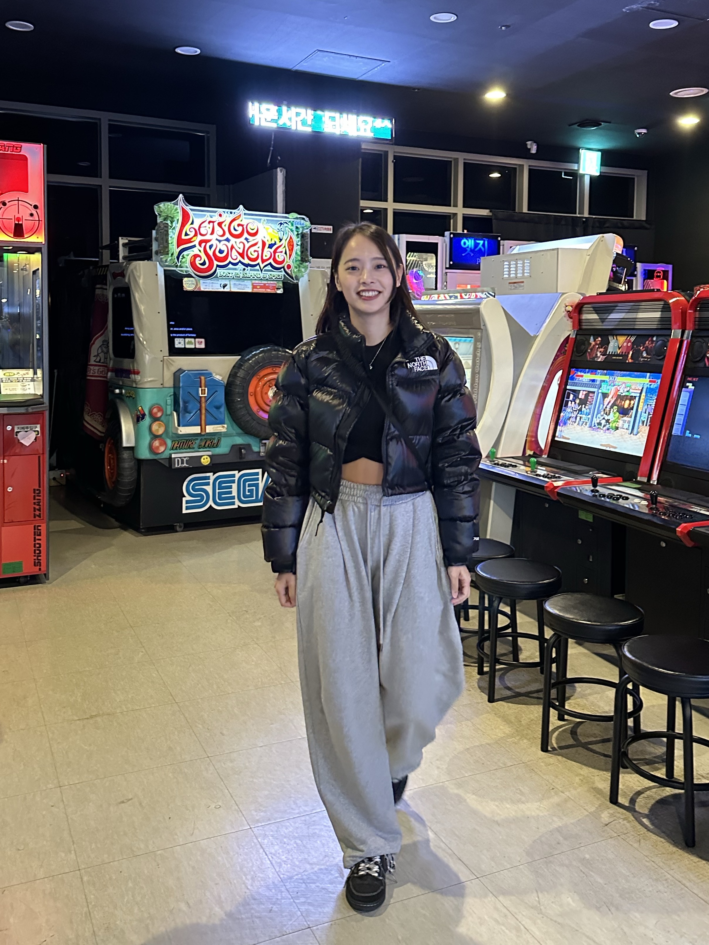 (W) The North Face Nuptse Short Jacket TNF Black, Jordan 1 x Travis Scott Retro Low OG SP Black Phantom 착용 스타일 - 1