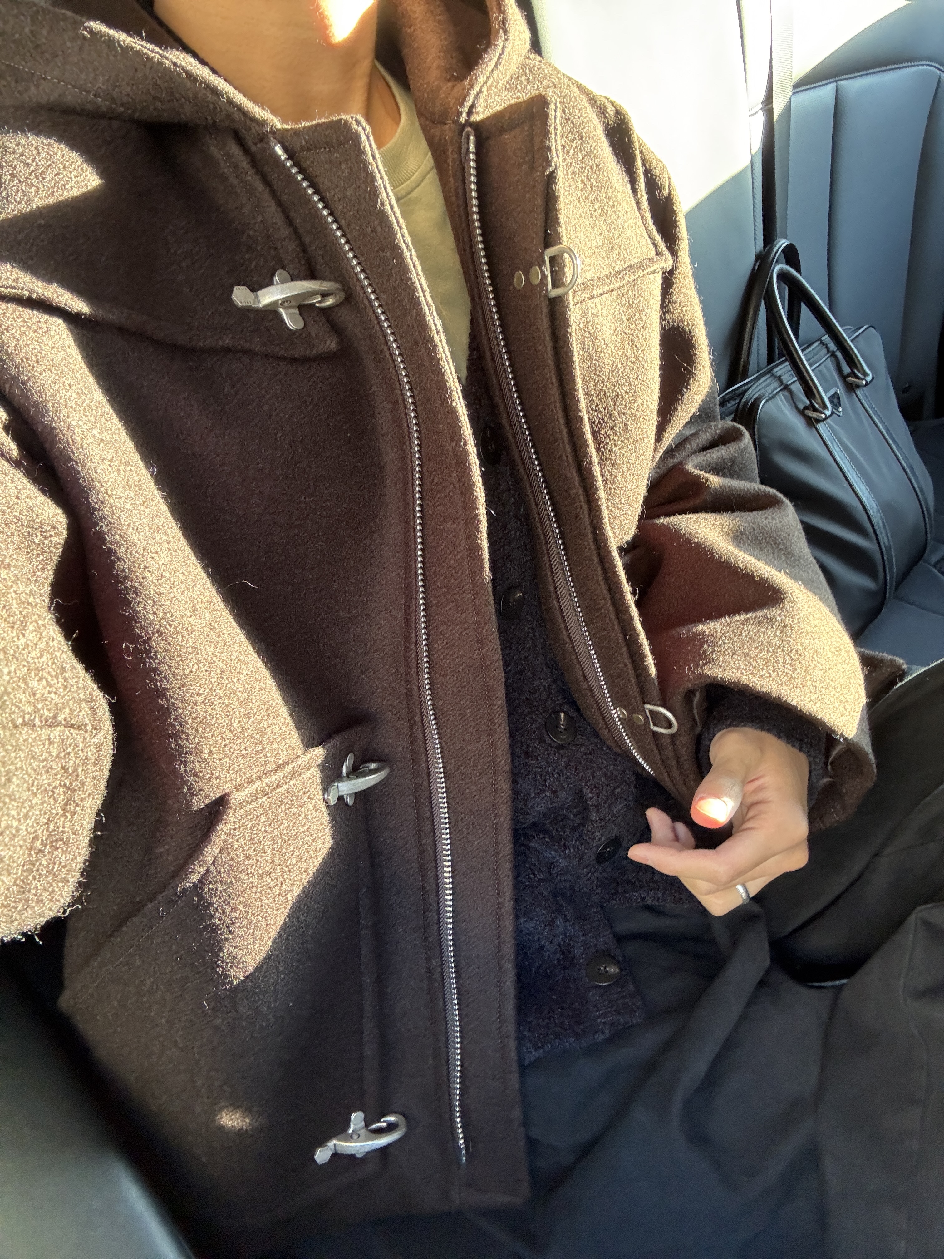 UGG Tasman Slipper Chestnut, Stone Island 63750 Heavy Cotton Fleece Crewneck Sweatshirt Sage Green - 23FW 착용 스타일 - 2