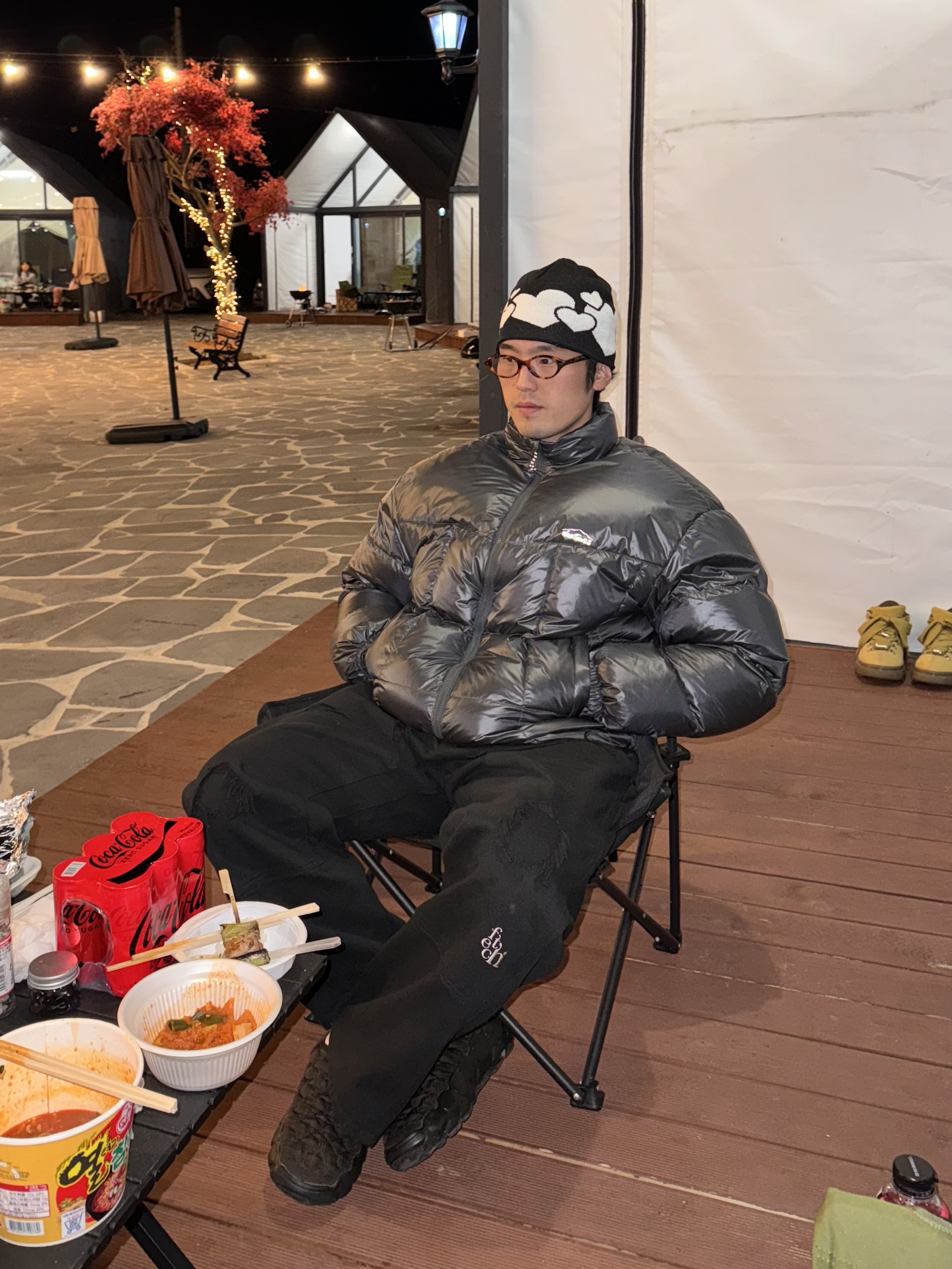 Wildthings Mountain Field Down Puffer Graphite 착용 스타일 - 1