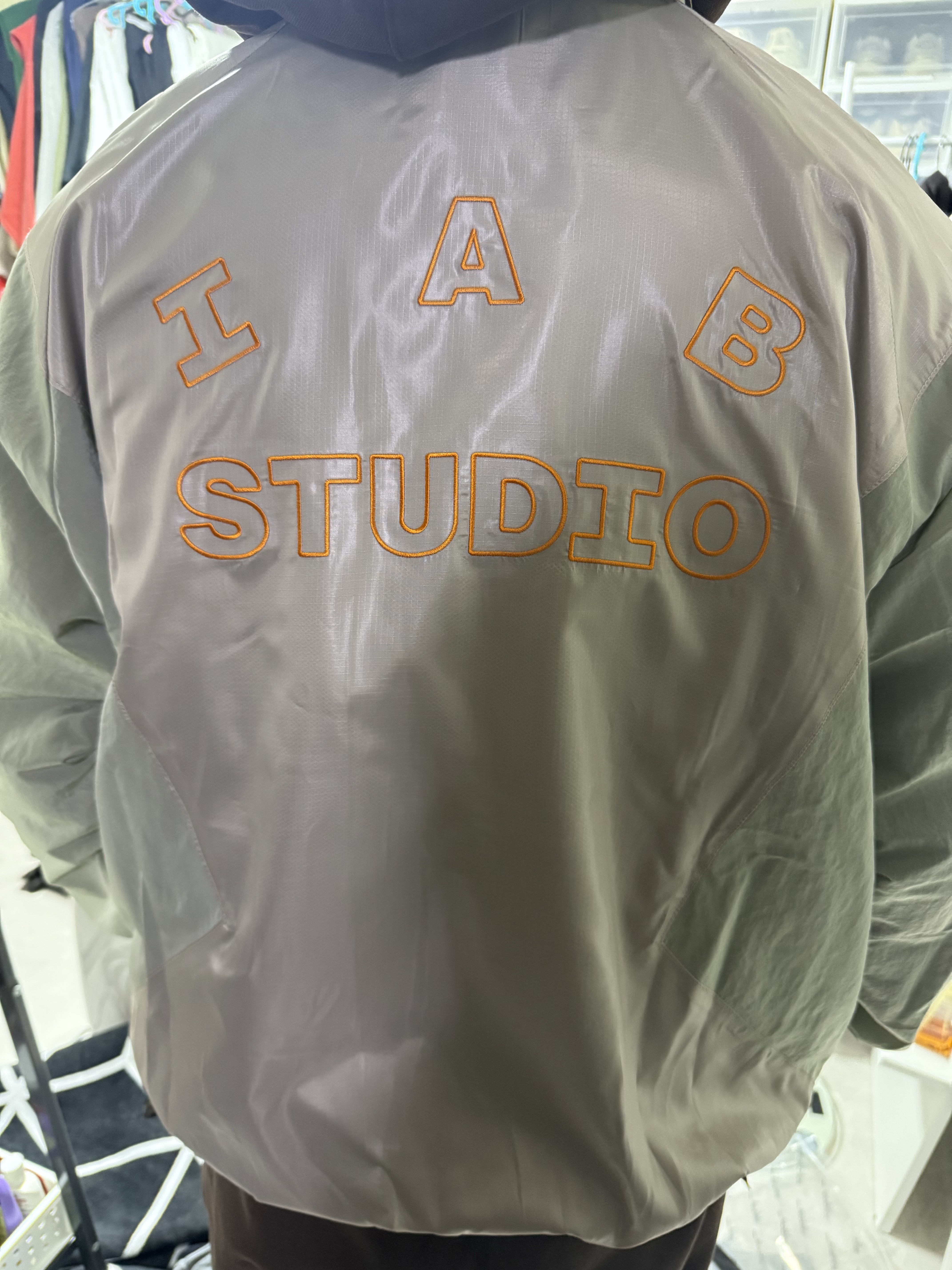 IAB Studio x Arcane Ekko Track Top Dust Orange 착용 스타일