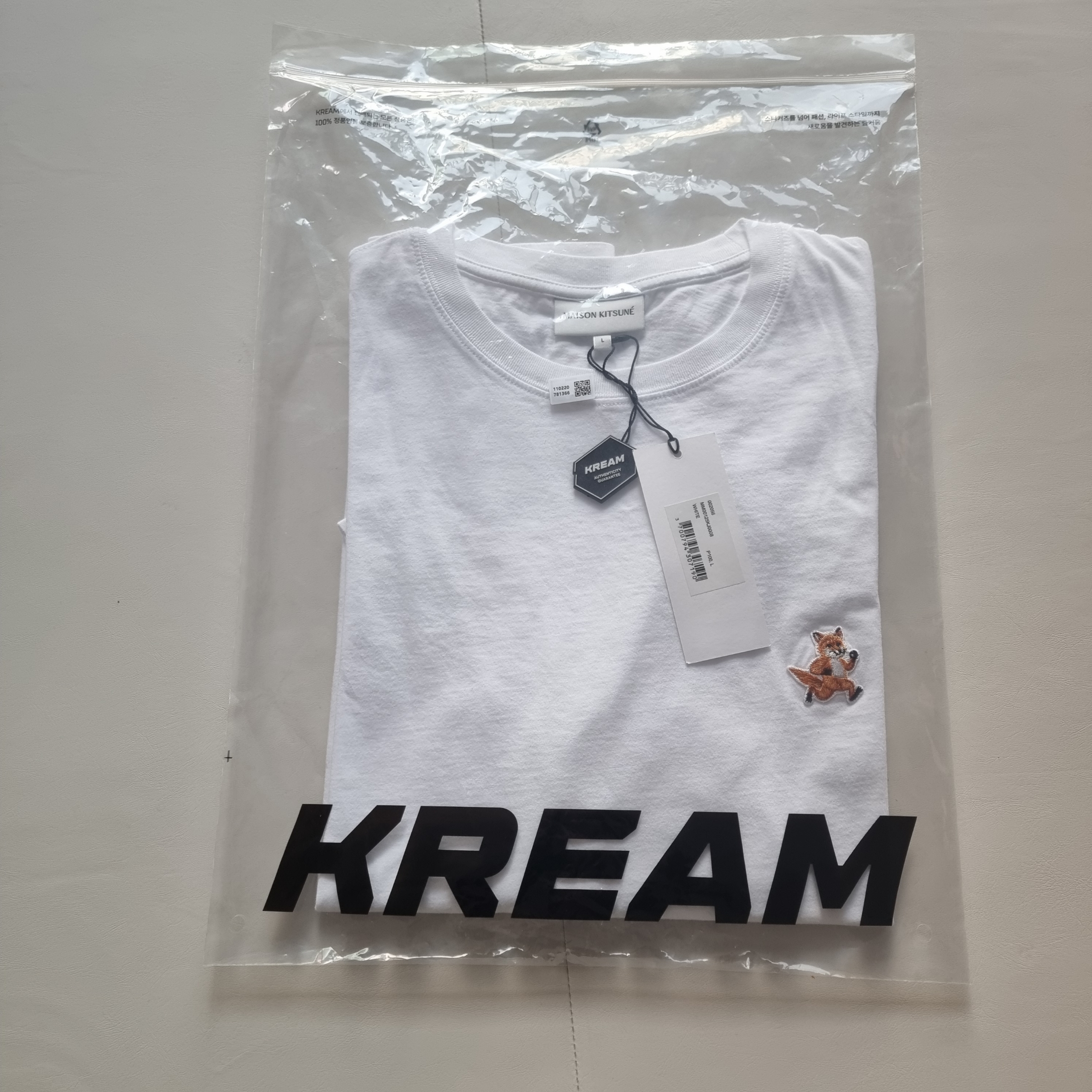 Maison Kitsune Speedy Fox Patch Comfort T-Shirt White 착용 스타일 - 1