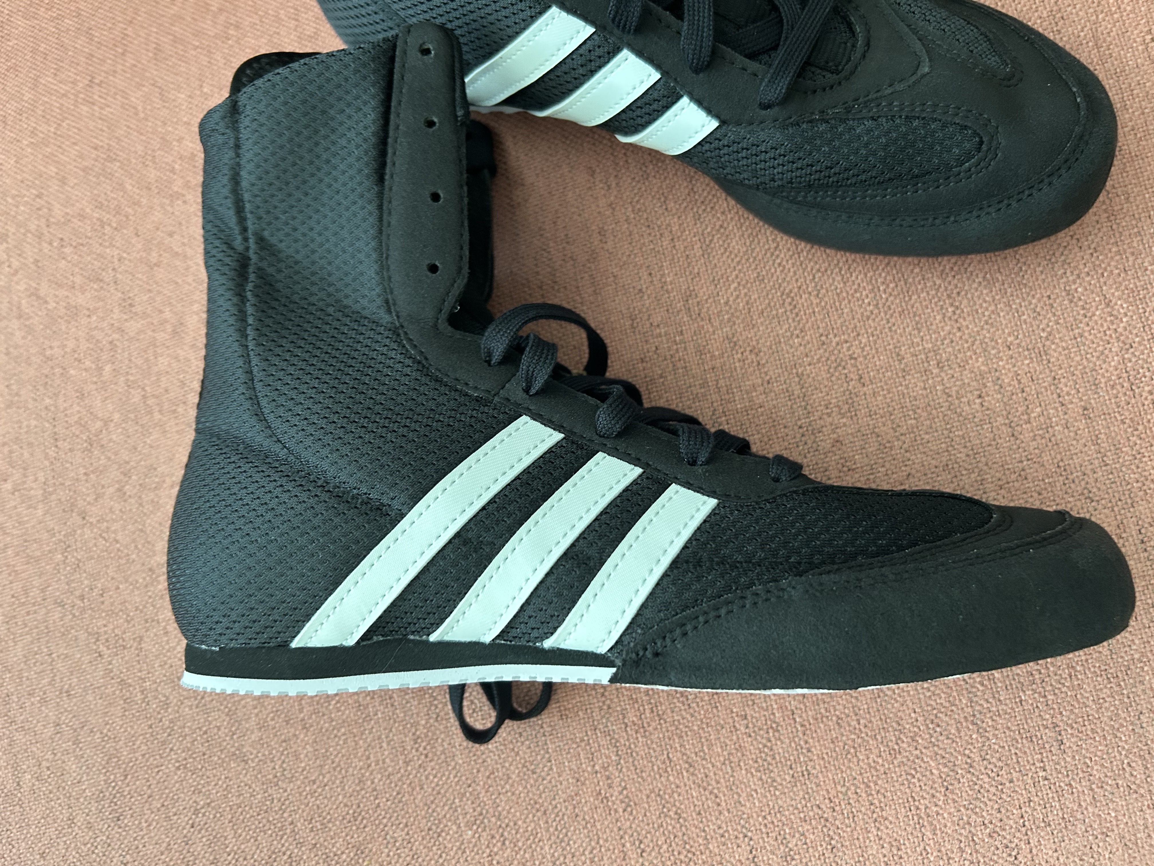 Adidas Box Hog 2.0 Boots Core Black Cloud White 착용 스타일