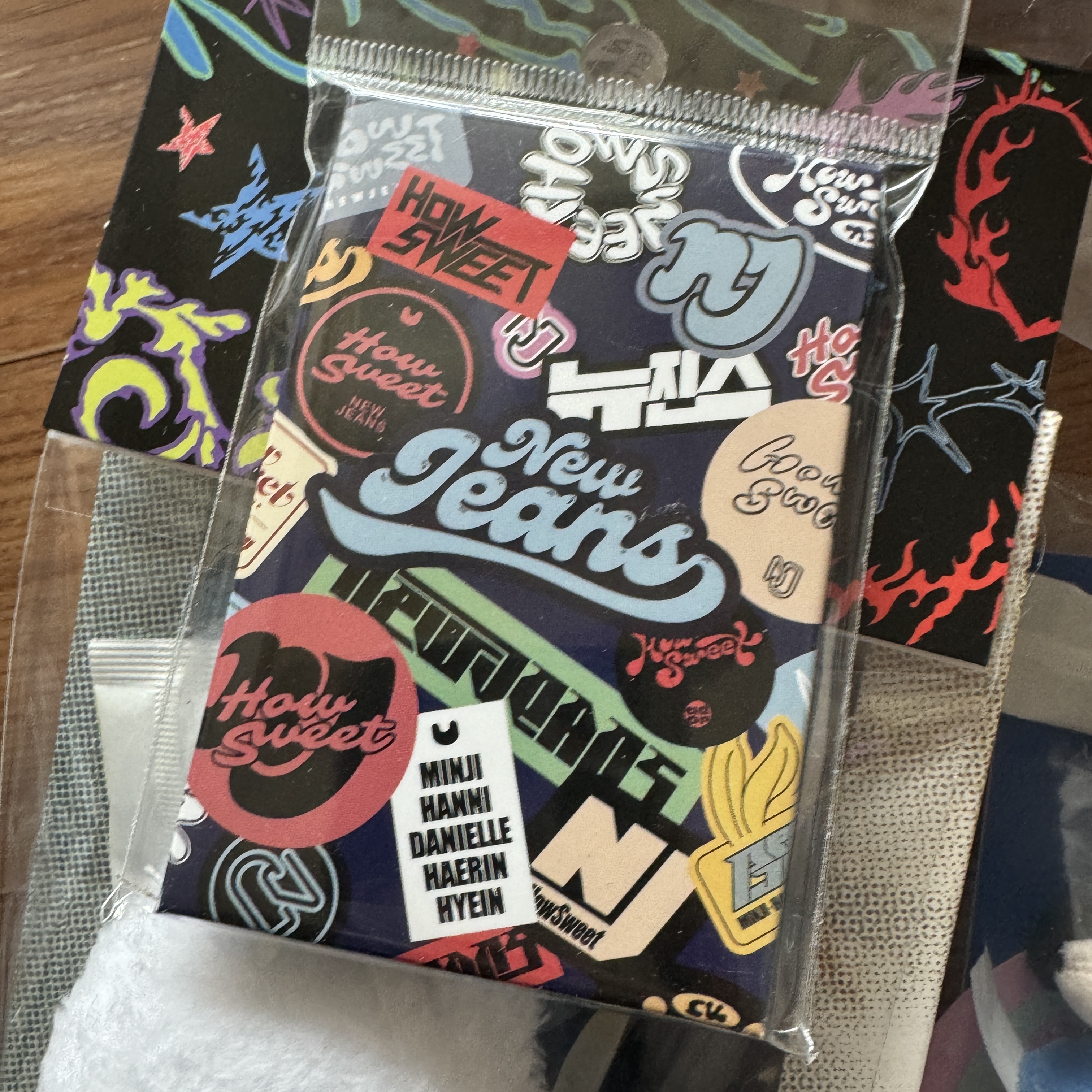 NewJeans How Sweet Photo Card Set 1 (Set of 10) 착용 스타일