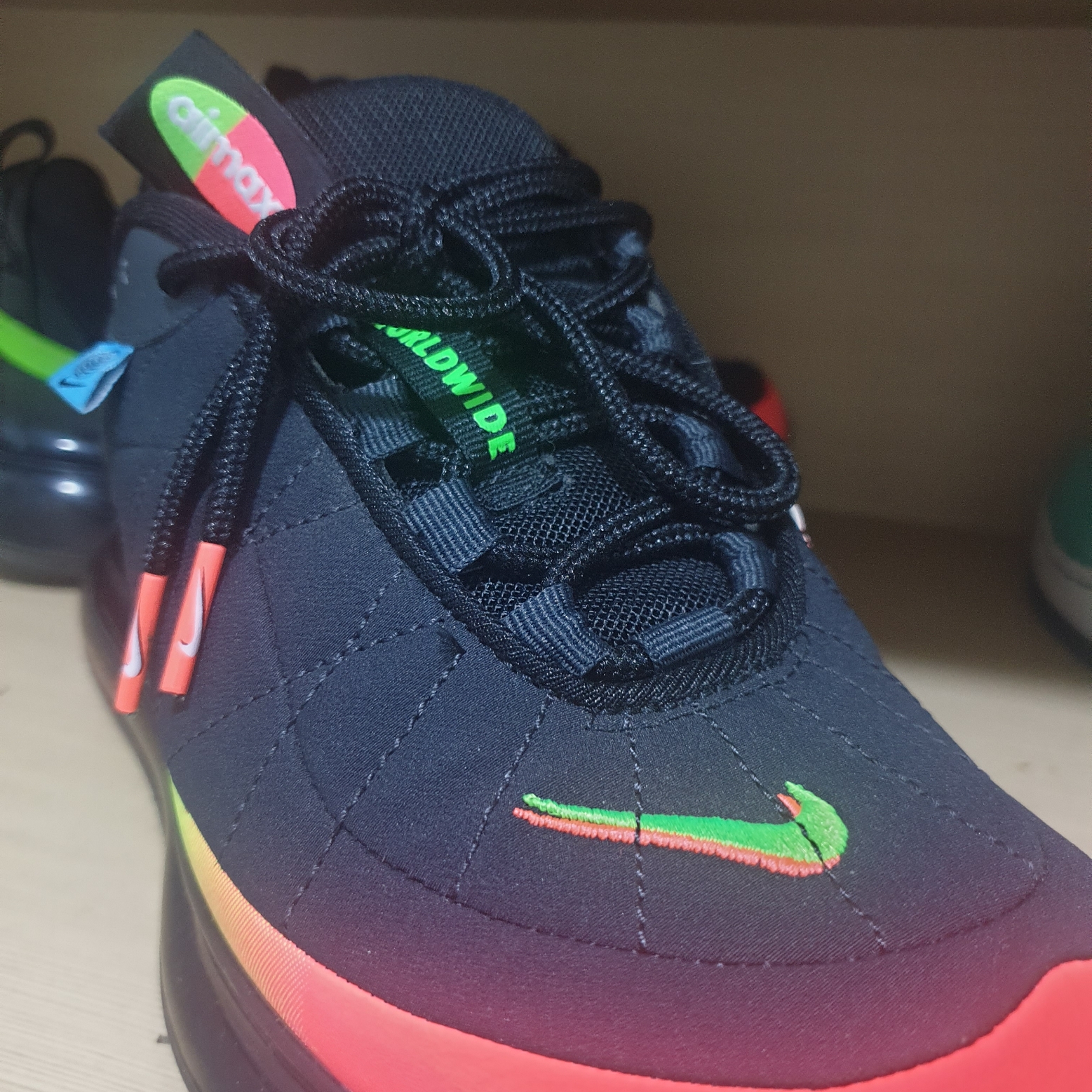 Nike Air Max 720-818 Worldwide Pack Black Green Strike 착용 스타일