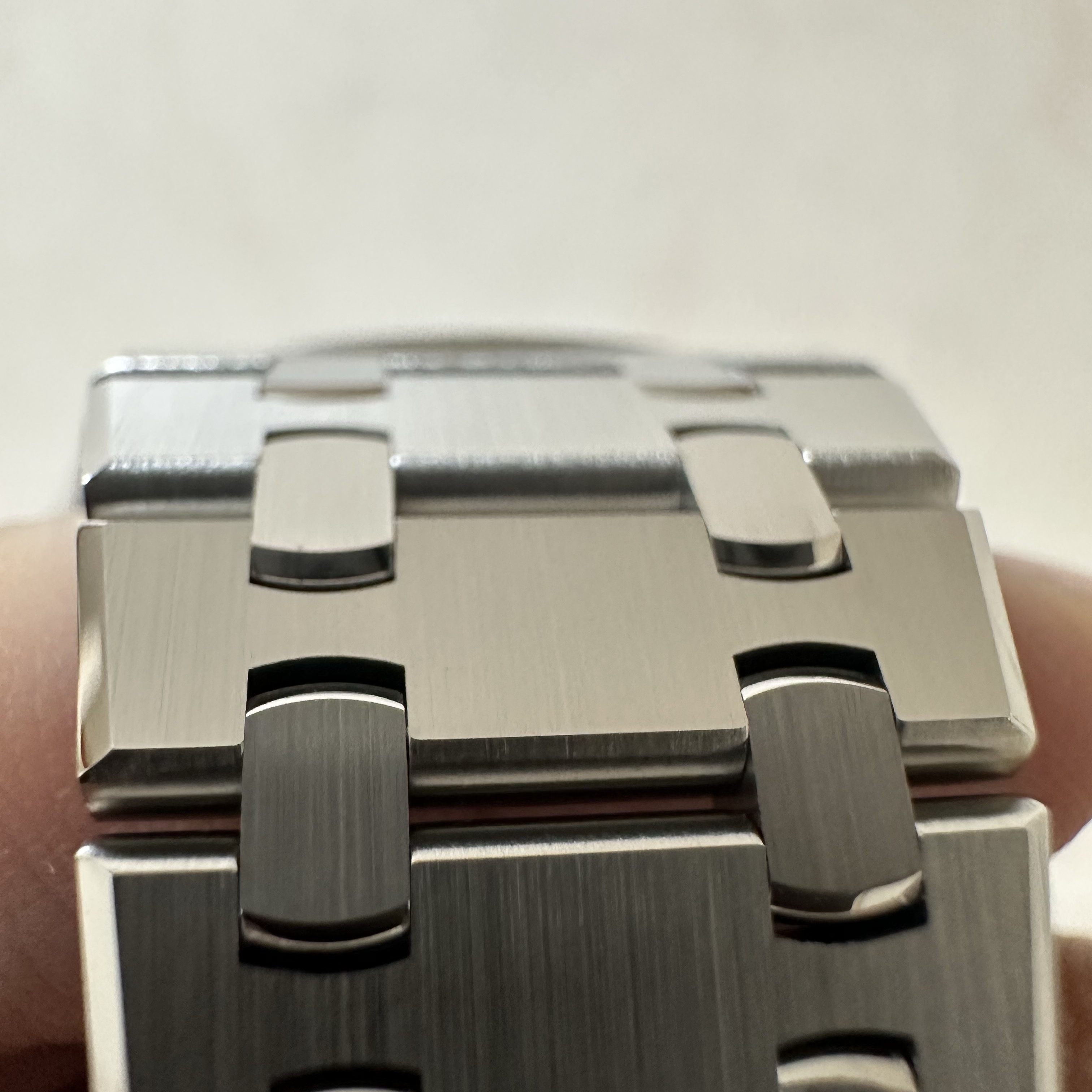 [KREAM 단독] CHRONOPEN Chronopen Watch Cleaner, Audemars Piguet Royal Oak Selfwinding 37mm Steel Bracelet Blue 착용 스타일 - 7