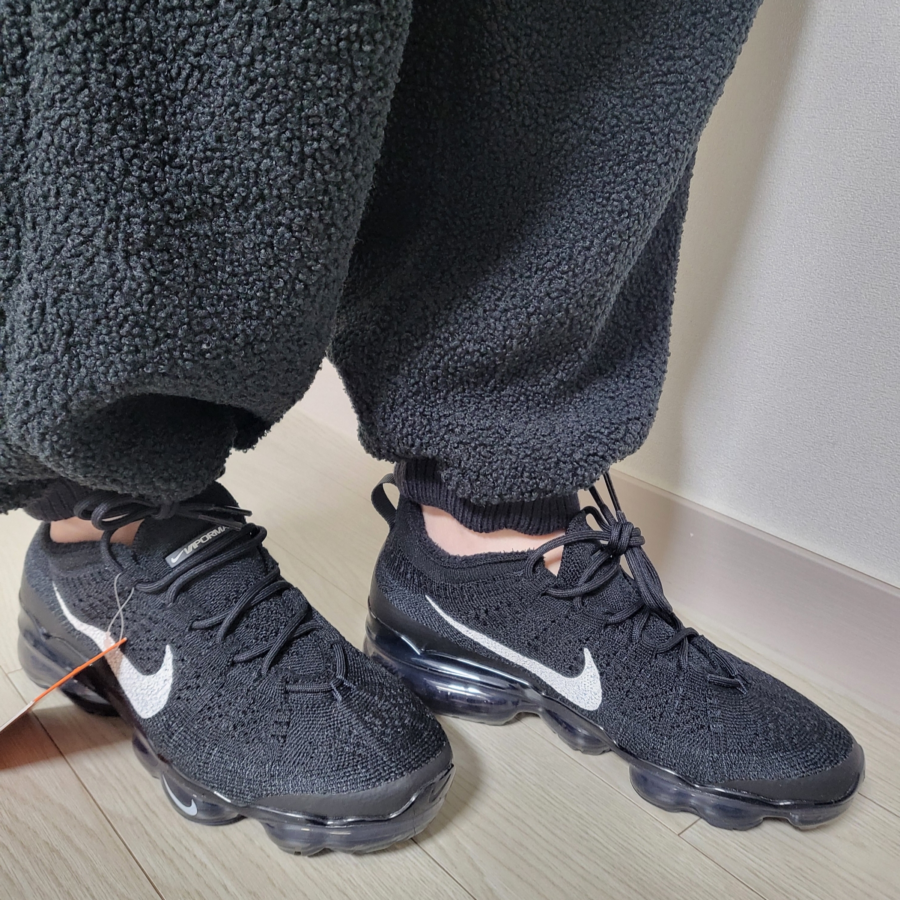 (W) Nike Air Vapormax 2023 Flyknit Anthracite 착용 스타일 - 4