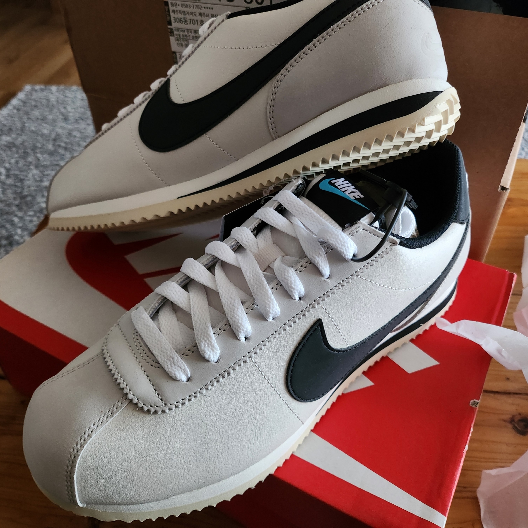 (W) Nike Cortez SE Supersonic Phantom Light Bone 착용 스타일 - 3
