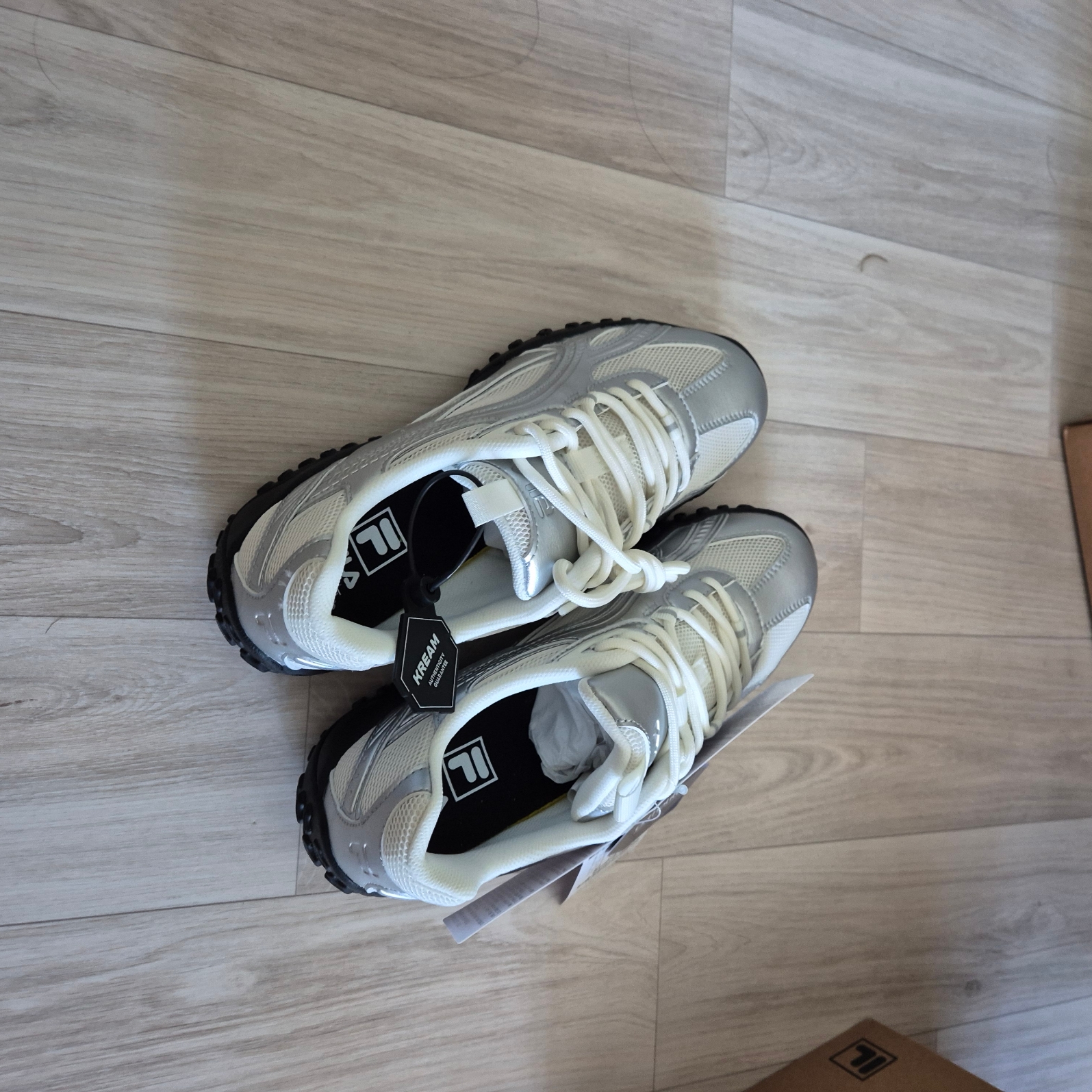 Fila Echappe MS Silver Moon 착용 스타일