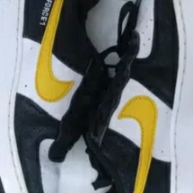 Nike Air Force 1 '07 LV8 Athletic Club Black Dark Sulfur 착용 스타일