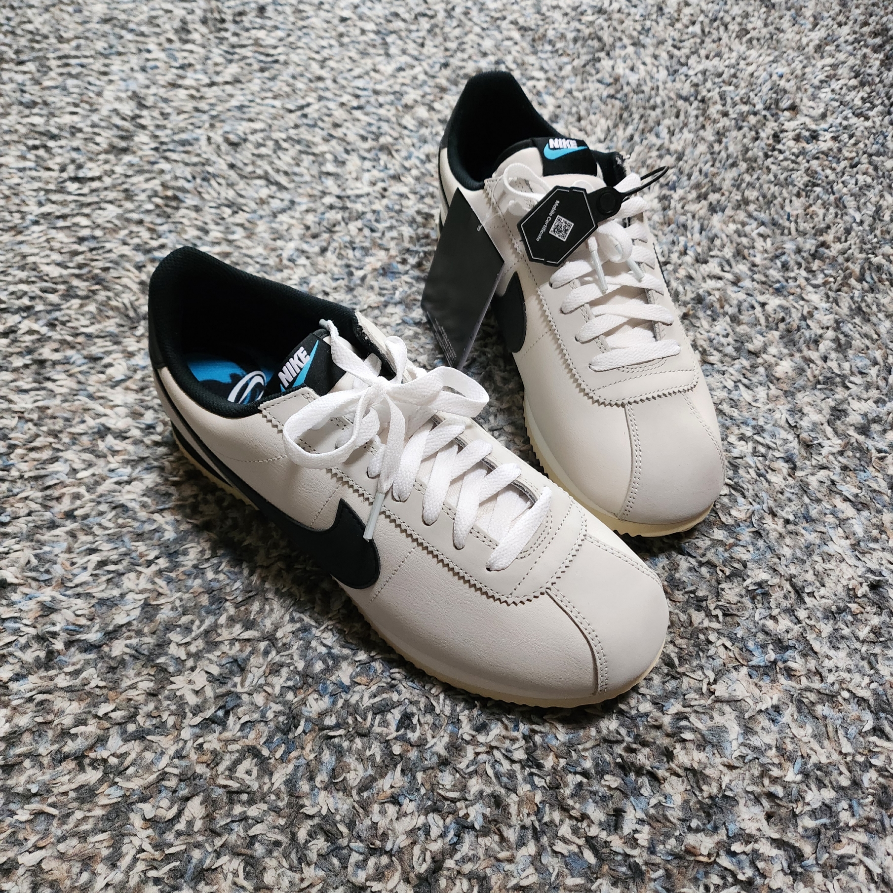 (W) Nike Cortez SE Supersonic Phantom Light Bone 착용 스타일 - 2