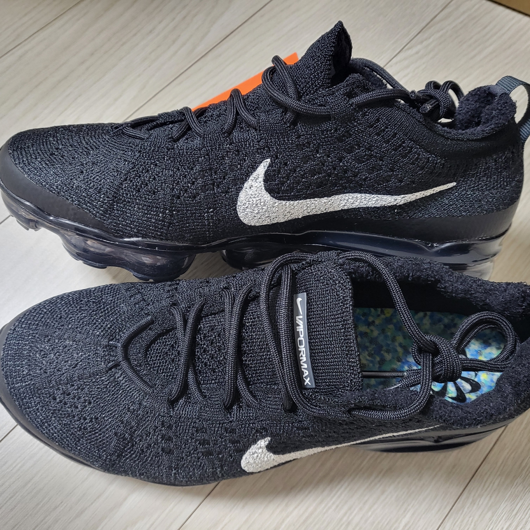 (W) Nike Air Vapormax 2023 Flyknit Anthracite 착용 스타일 - 3