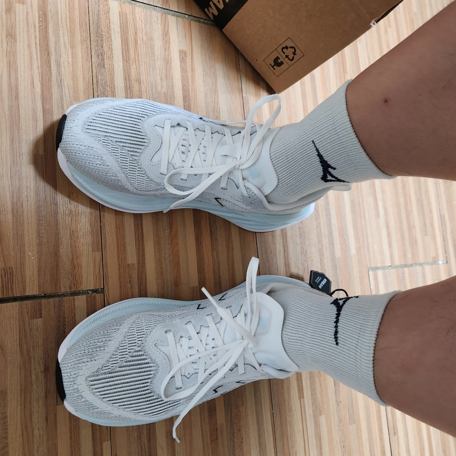 Asics Superblast 2 White Cool Grey 착용 스타일 - 2