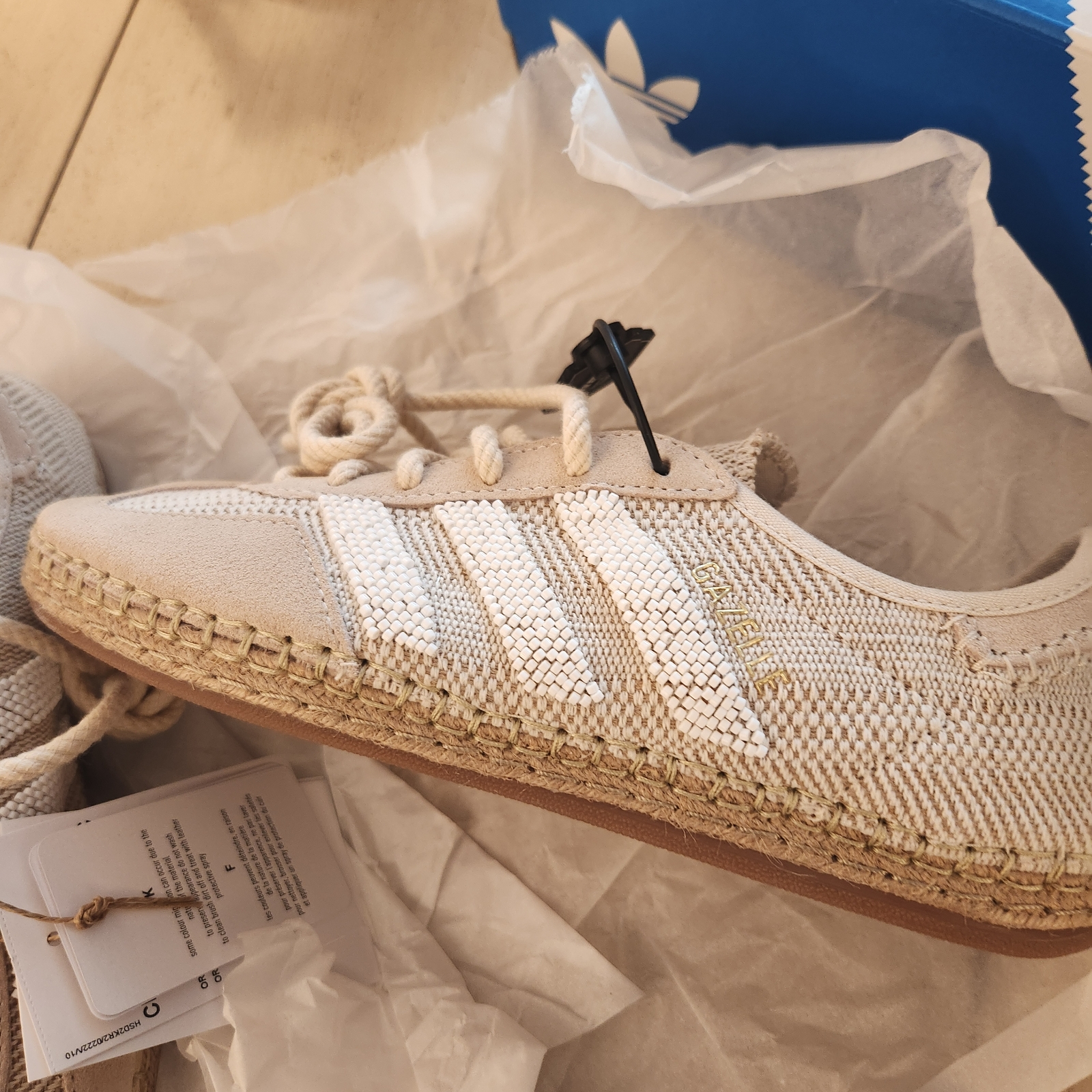 Adidas x Clot Gazelle Halo Ivory Cloud White 착용 스타일 - 3