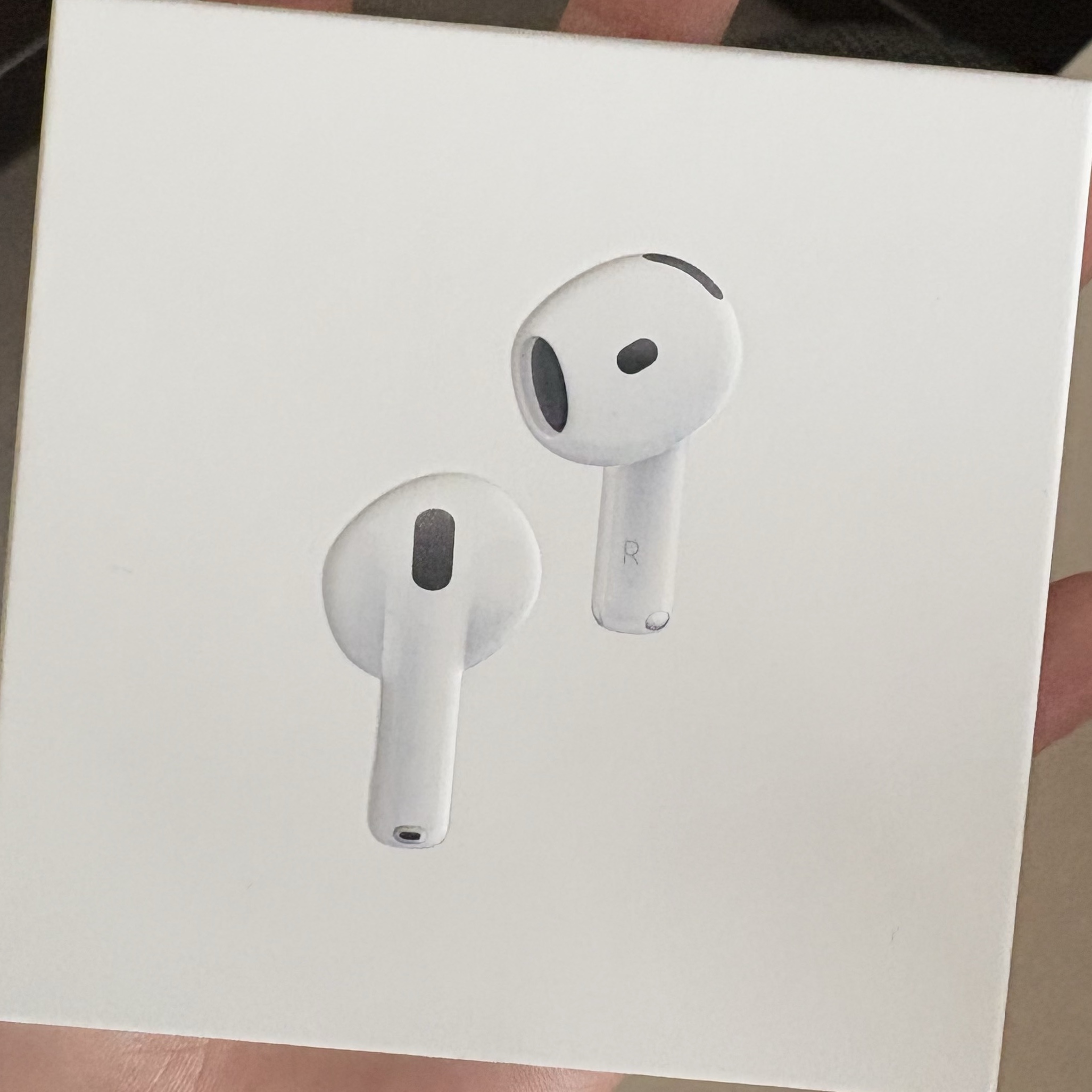 Apple AirPods 4th Gen with Active Noise Cancellation (Korean Ver.) 착용 스타일 - 1