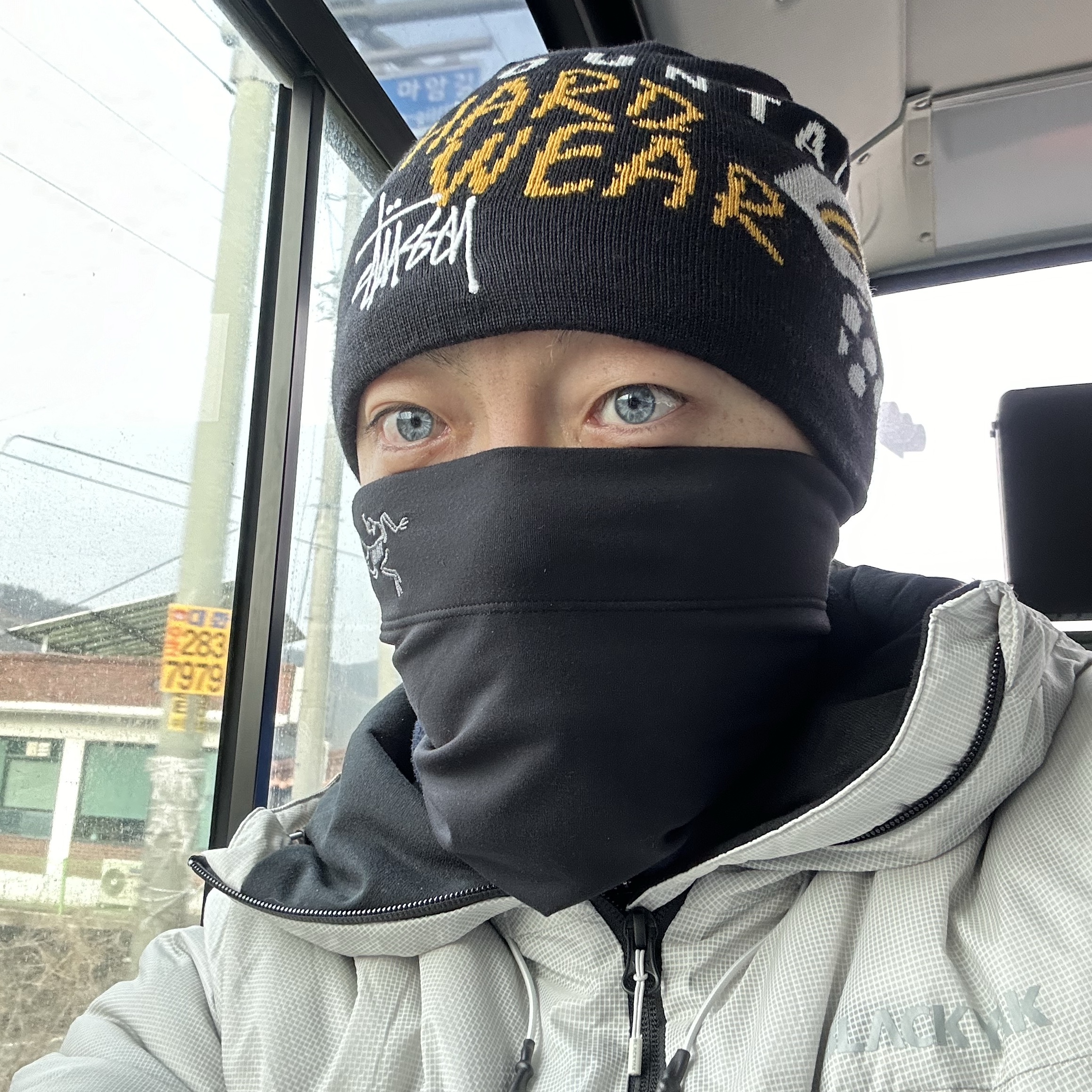 Stussy x Mountain Hardwear Merino Wool Skullcap Black 착용 스타일 - 1