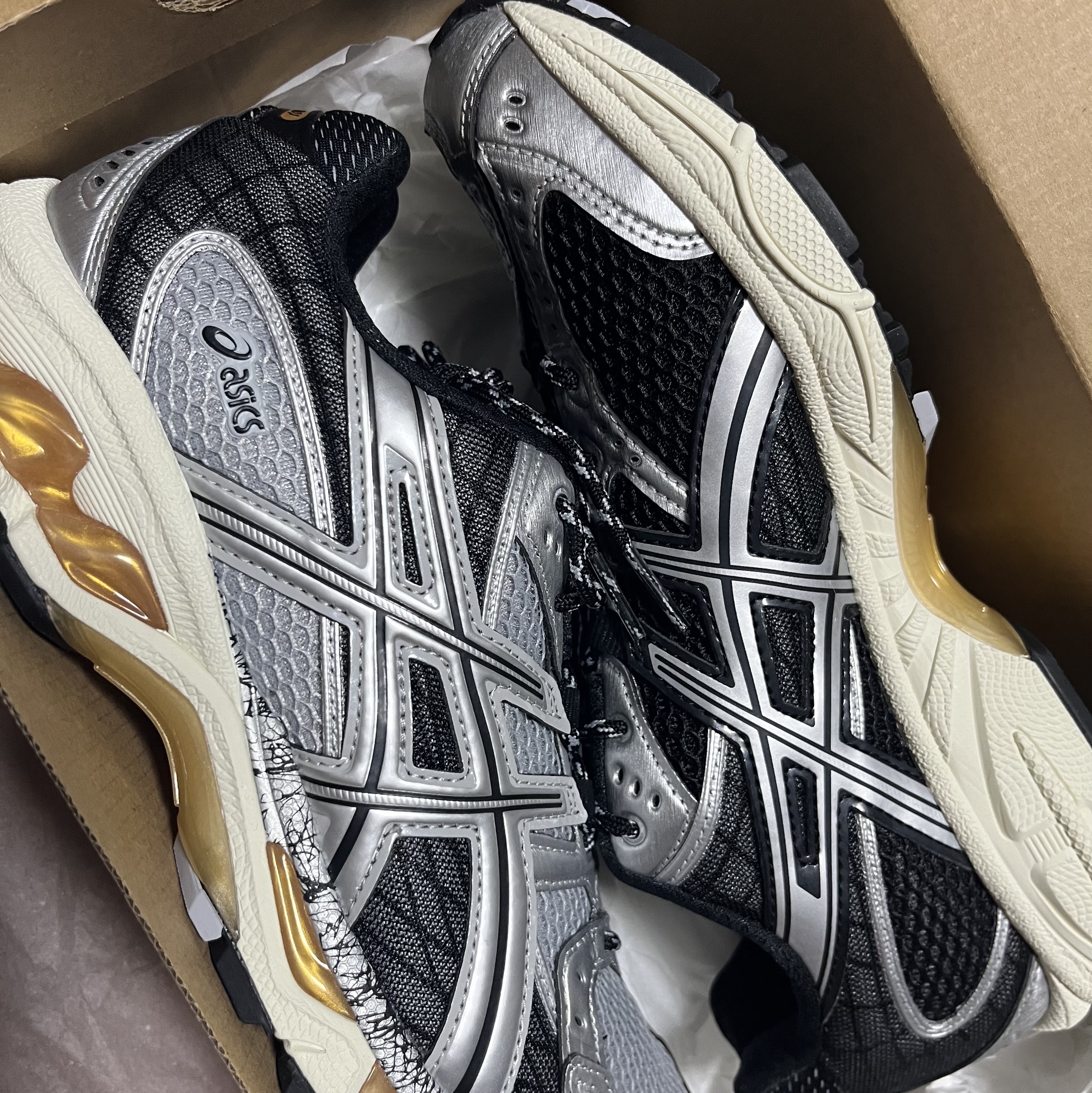 Asics Gel-Nimbus 10.1 Piedmont Grey Pure Silver 착용 스타일 - 1