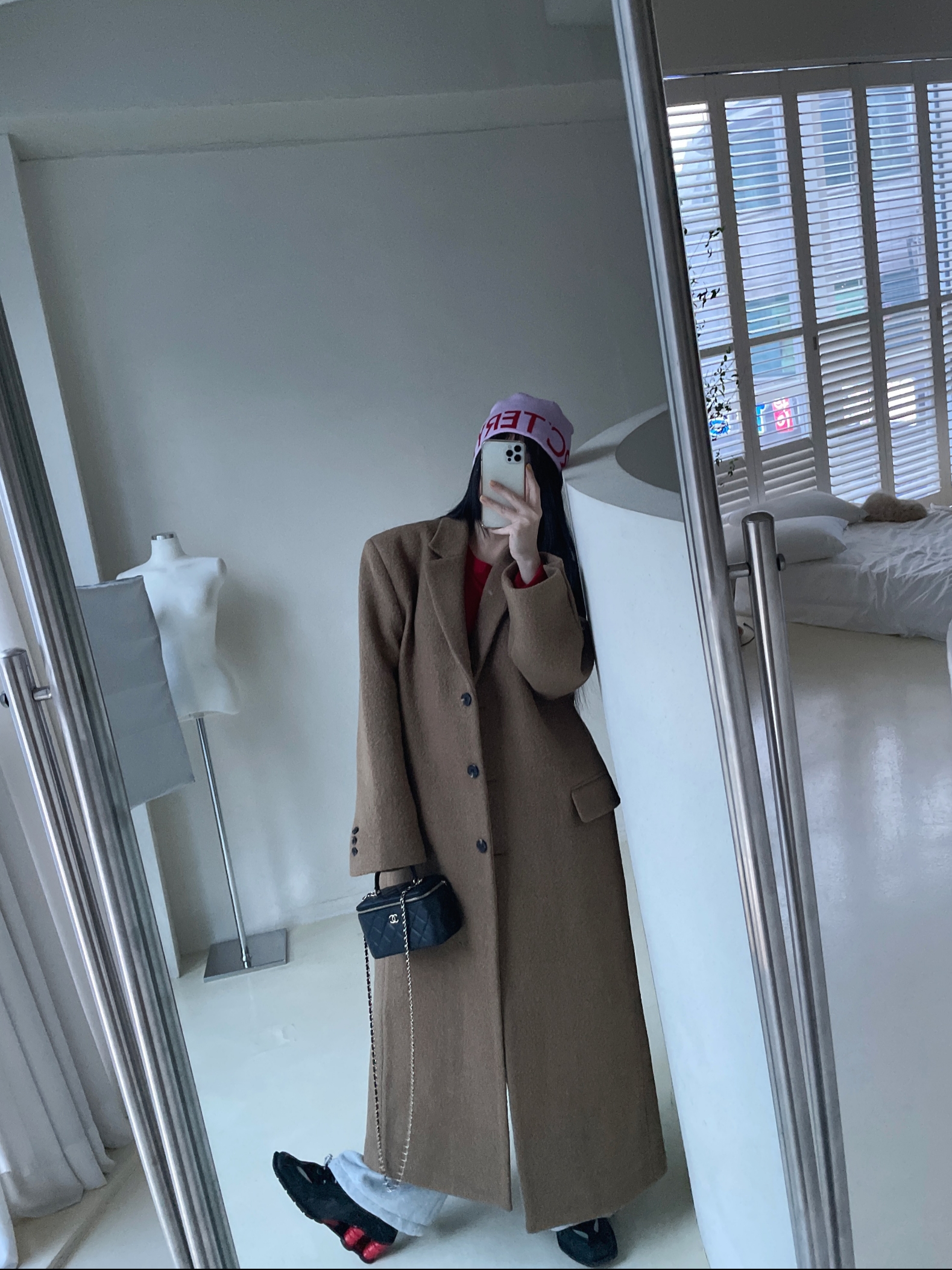 Arc'teryx Word Head Toque Storm Glow, Nike x Martine Rose Shox MR4 Black 착용 스타일 - 1