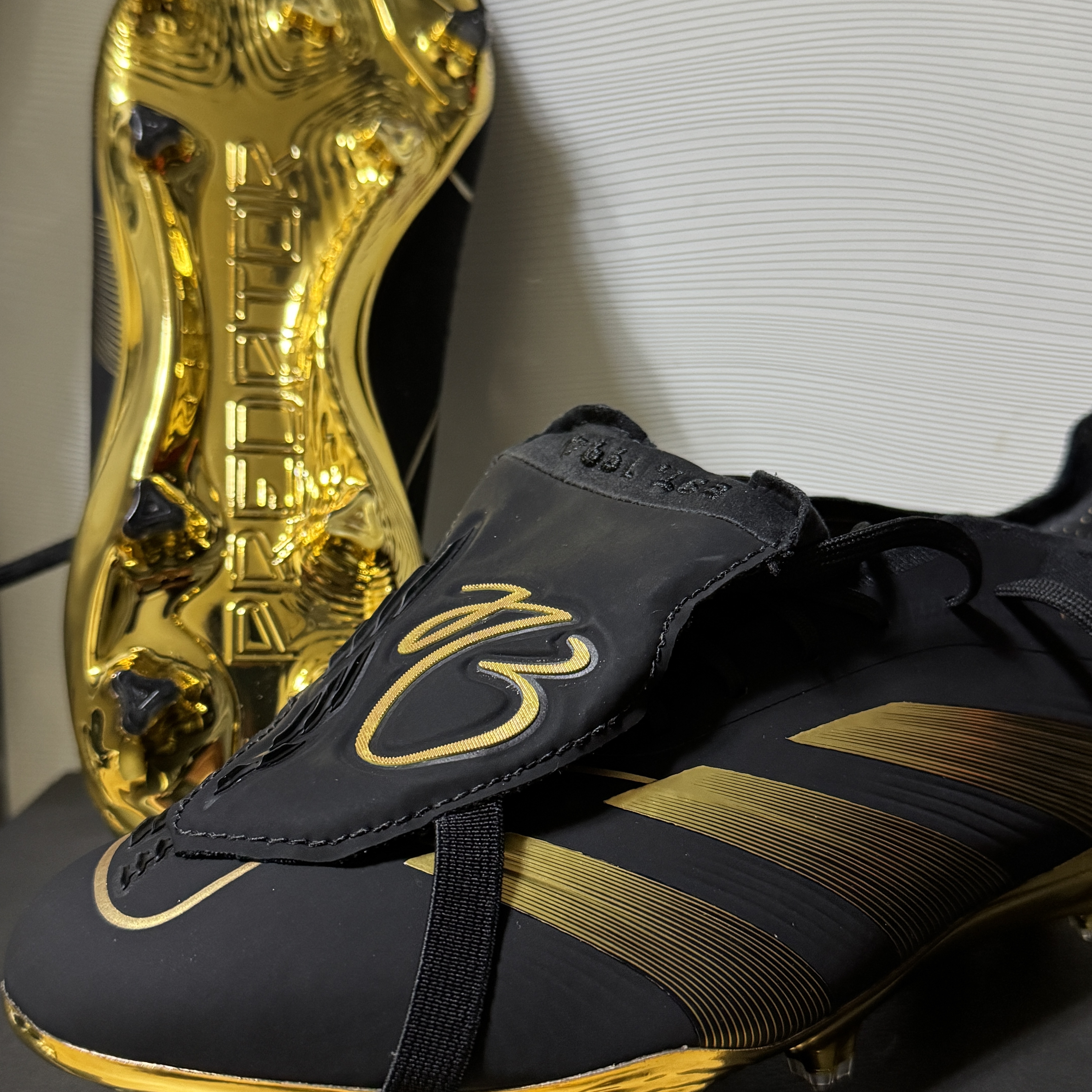 Adidas Predator Elite Bellingham FG Core Black Gold Metallic 착용 스타일