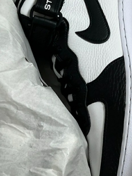 Nike x Stussy Air Force 1 '07 Mid SP Black and Light Bone 착용 스타일