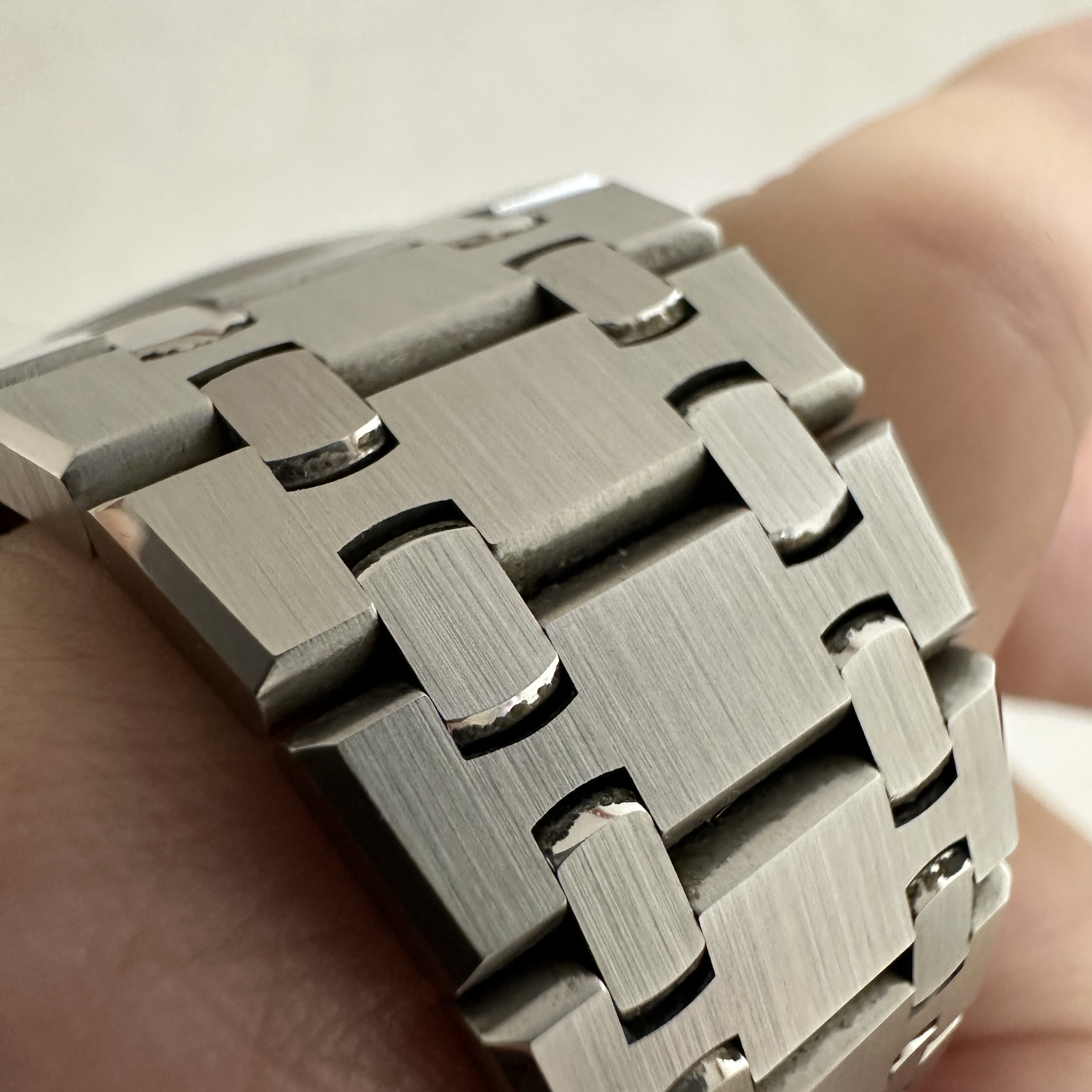 [KREAM 단독] CHRONOPEN Chronopen Watch Cleaner, Audemars Piguet Royal Oak Selfwinding 37mm Steel Bracelet Blue 착용 스타일 - 4