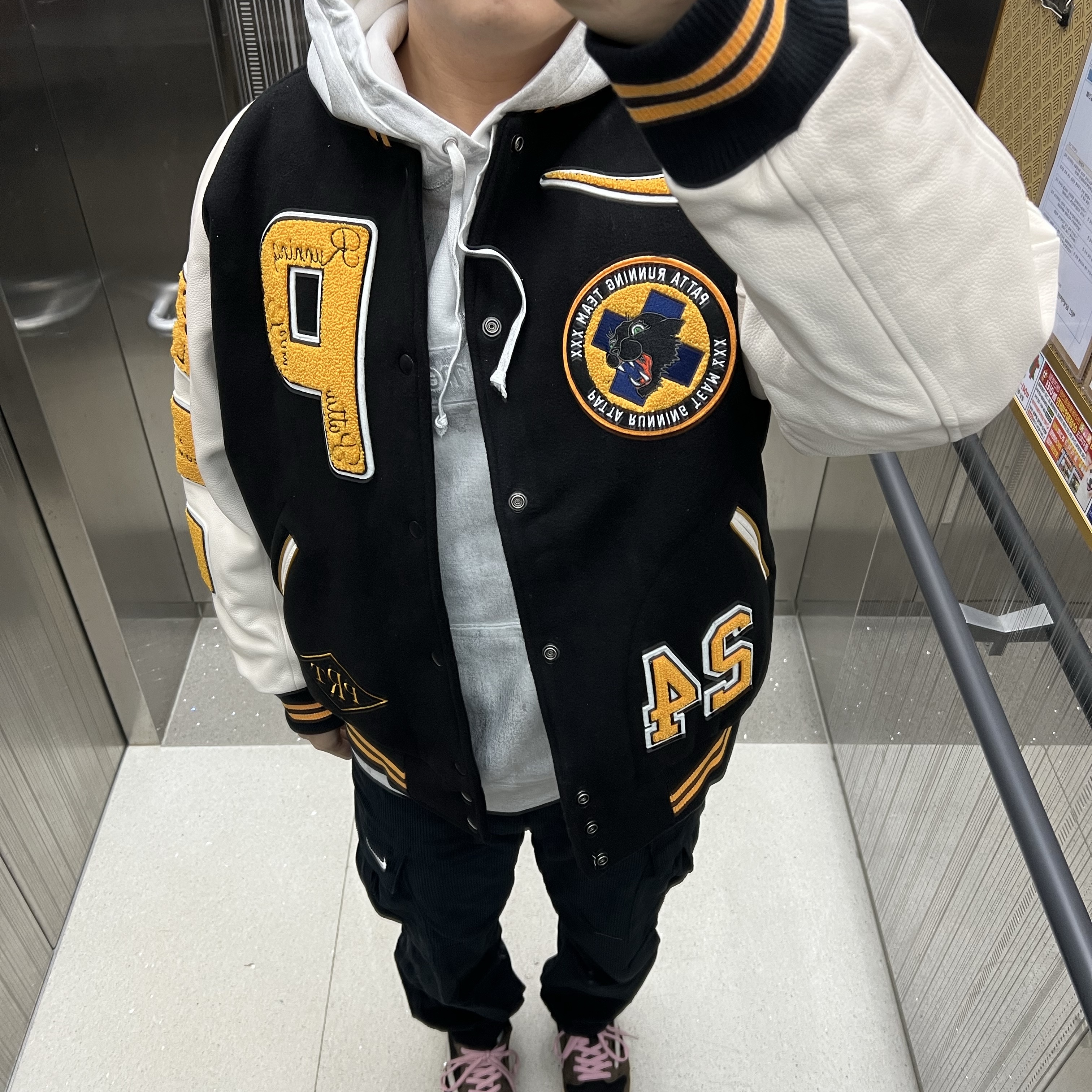 Nike x Patta Varsity Jacket Black Yellow - US/EU, Supreme x MM6 Maison Margiela Foil Box Logo Hooded Sweatshirt White - 24SS 착용 스타일