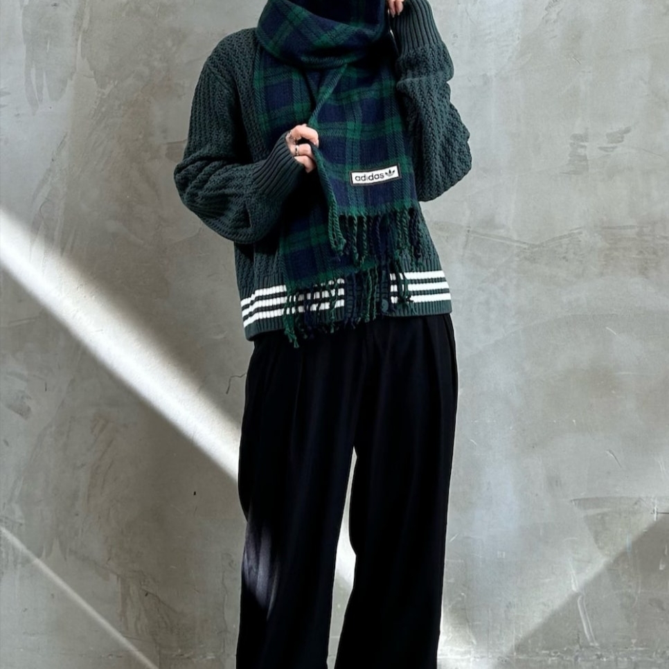 Adidas Originals Tartan Scarf Night Indigo Collegiate Green 착용 스타일
