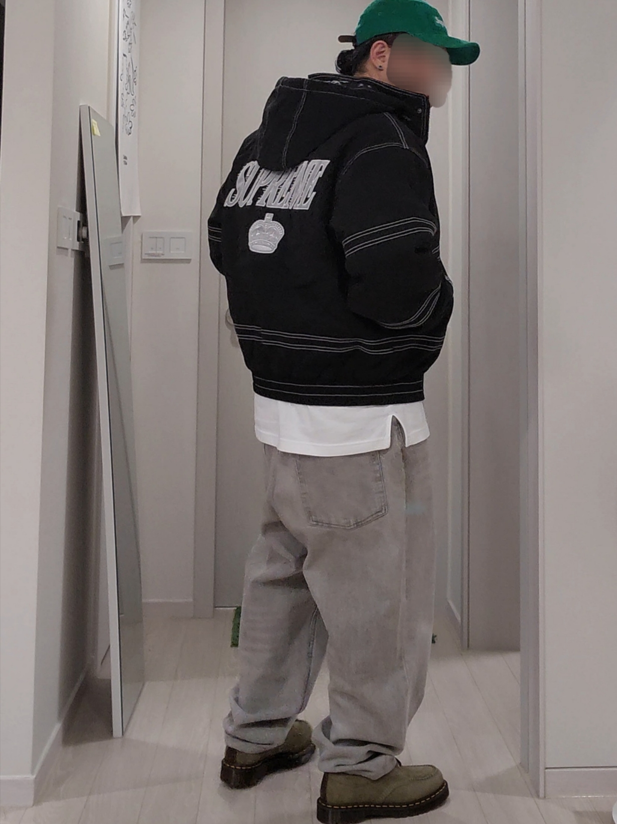 Supreme Mitchell & Ness Twill Stadium Jacket Black - 24FW, Supreme Box Logo Hooded Sweatshirt Ash Grey - 23FW 착용 스타일 - 4