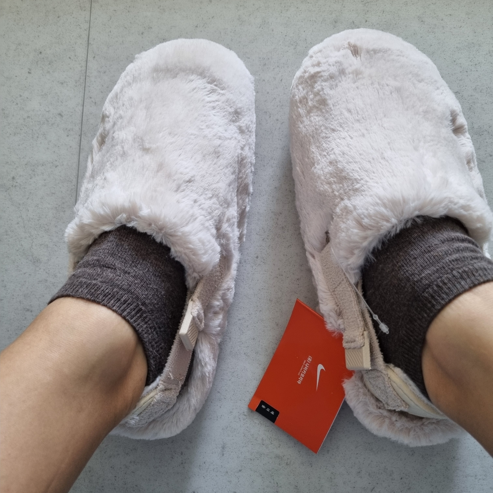 (W) Nike Calm Mule SE Sanddrift 착용 스타일