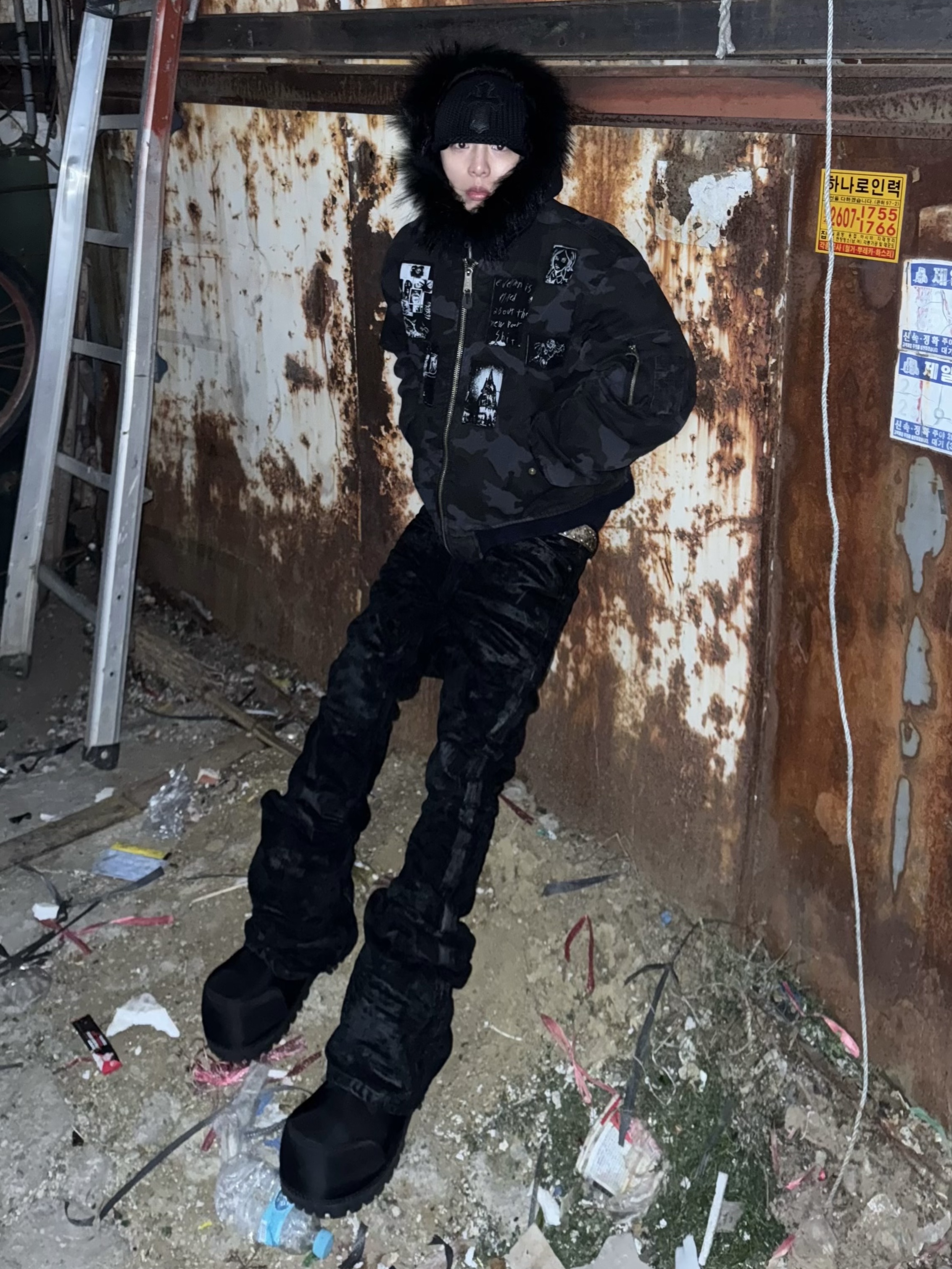 Undermycar Glacial Velvetin Flared Jeans Black - 24FW, Balenciaga Skiwear Alaska Nylon Low Boot Black 착용 스타일 - 1