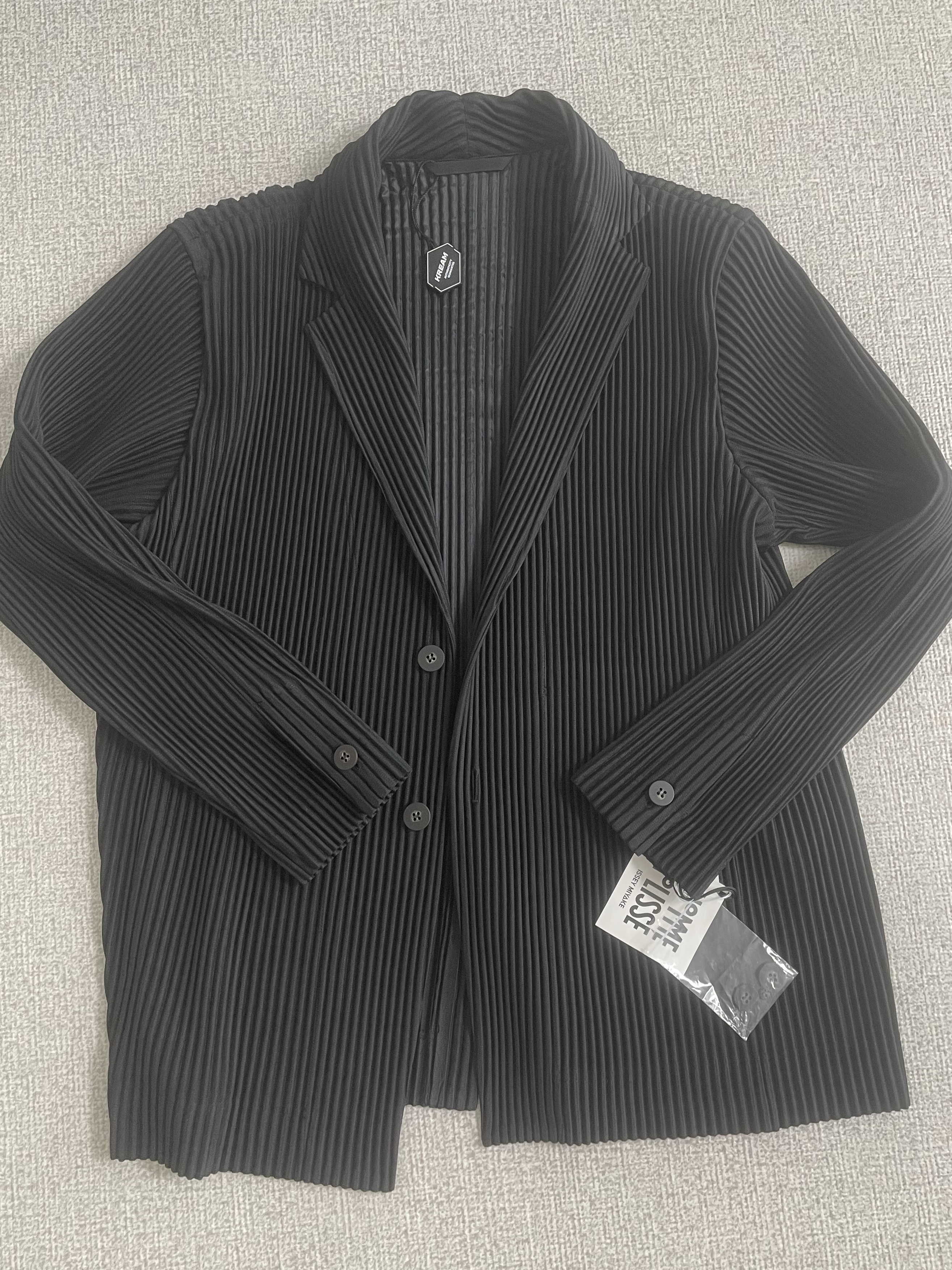Homme Plisse Issey Miyake Basics Jacket Black 착용 스타일