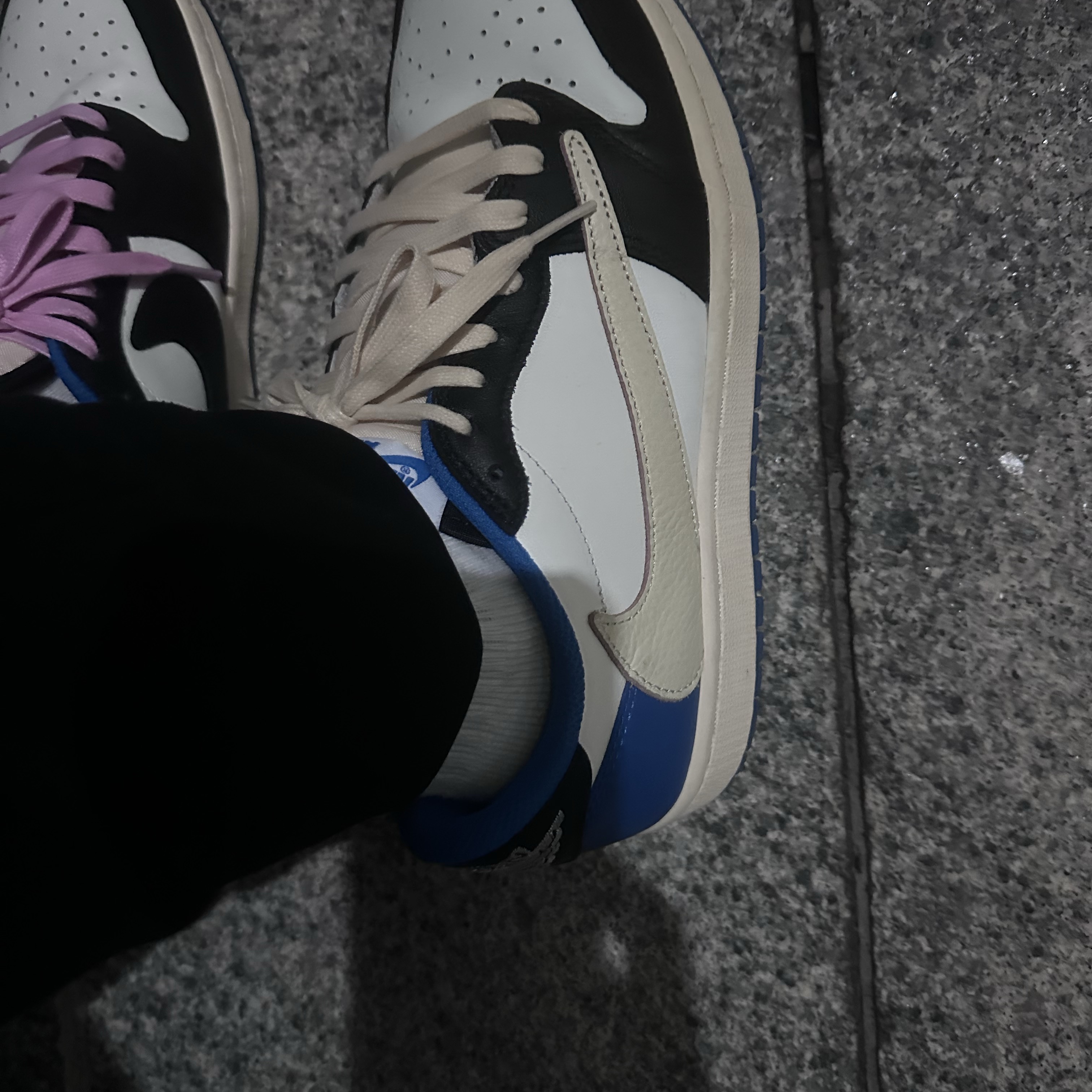 Jordan 1 x Travis Scott x Fragment Retro Low OG SP Military Blue 착용 스타일