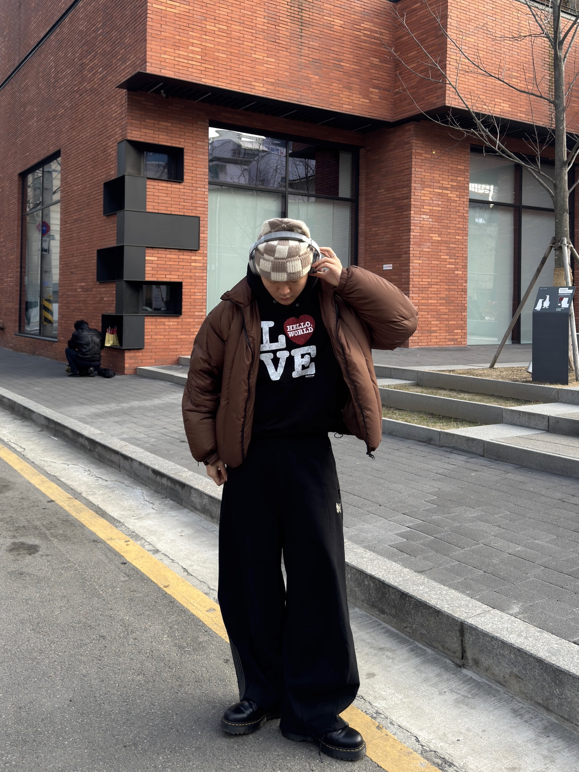 Needles x LHP H.D. Track Pants Black 착용 스타일 - 4