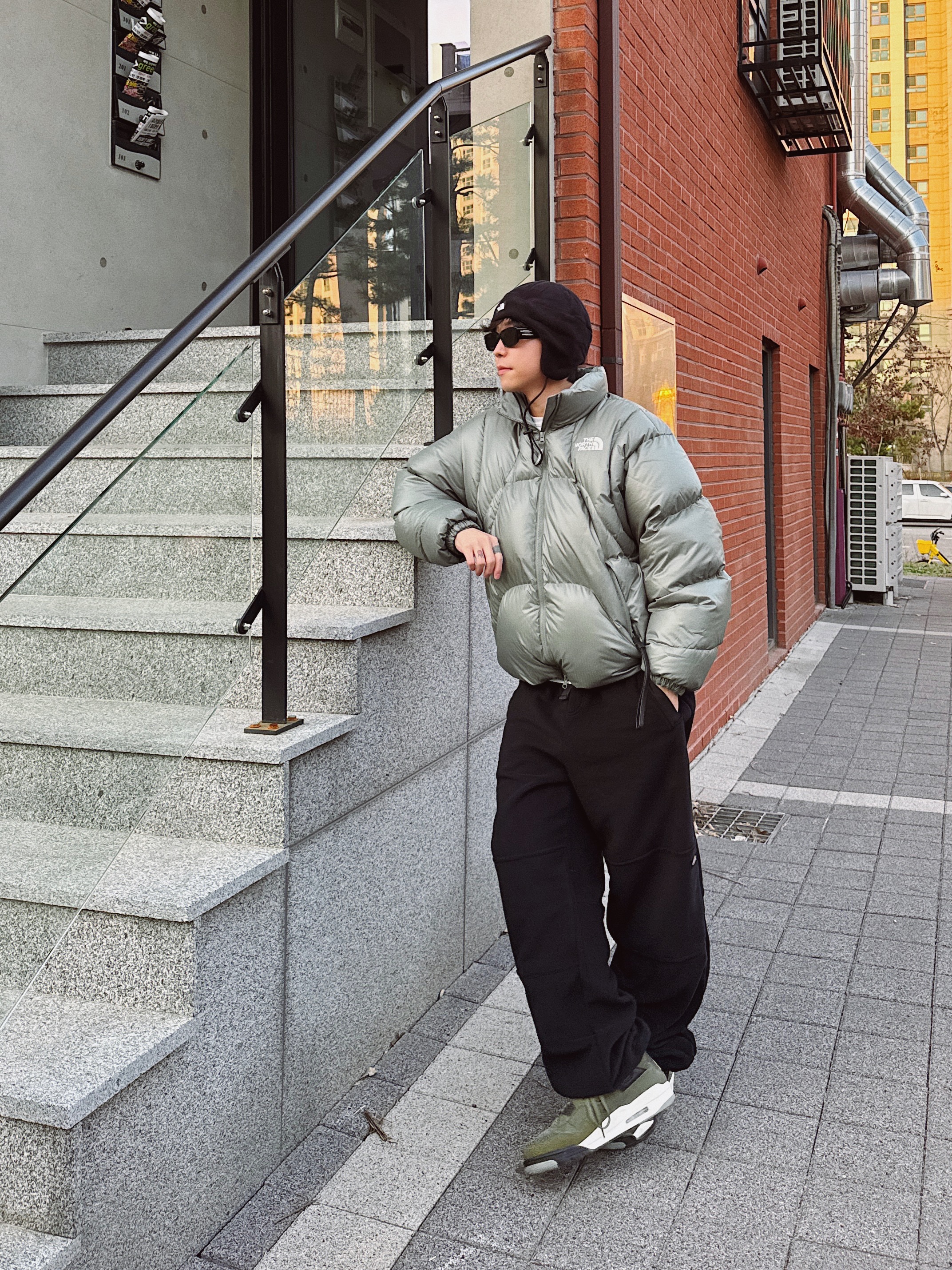 The North Face Fleece Earmuff Beanie Black, The North Face White Label Wave RDS Down Jacket Khaki 착용 스타일 - 5