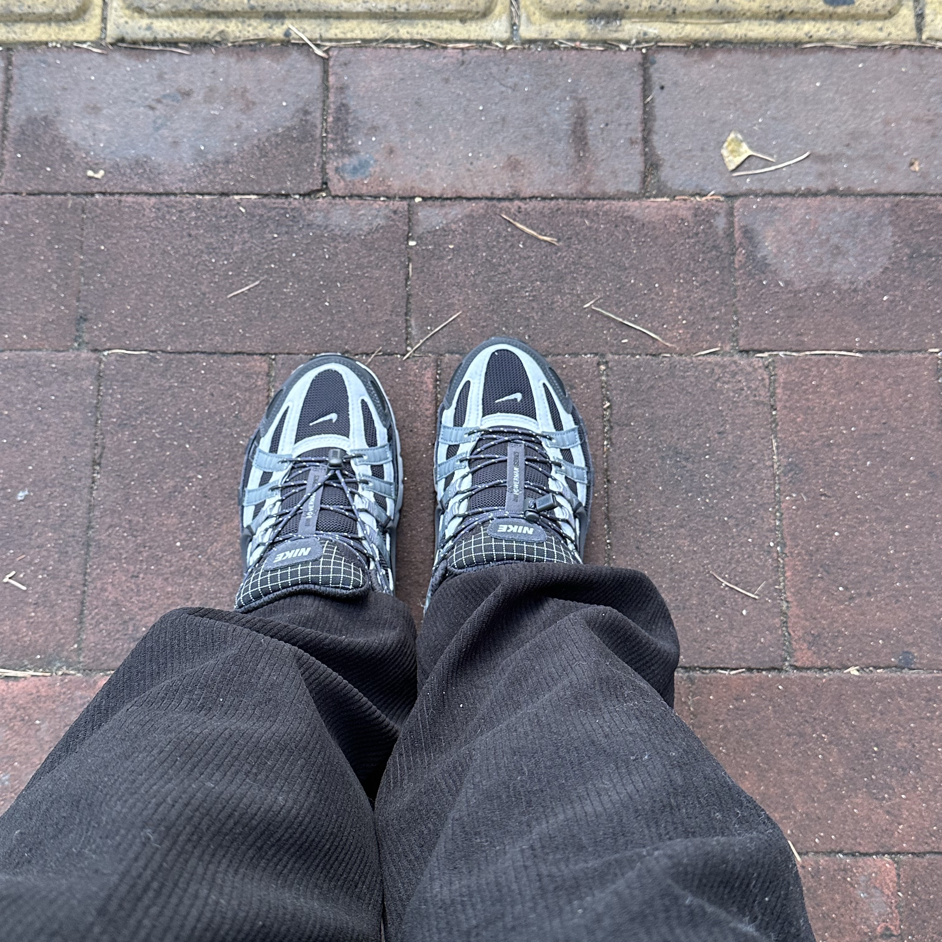 Nike P-6000 Anthracite Smoke Grey 착용 스타일
