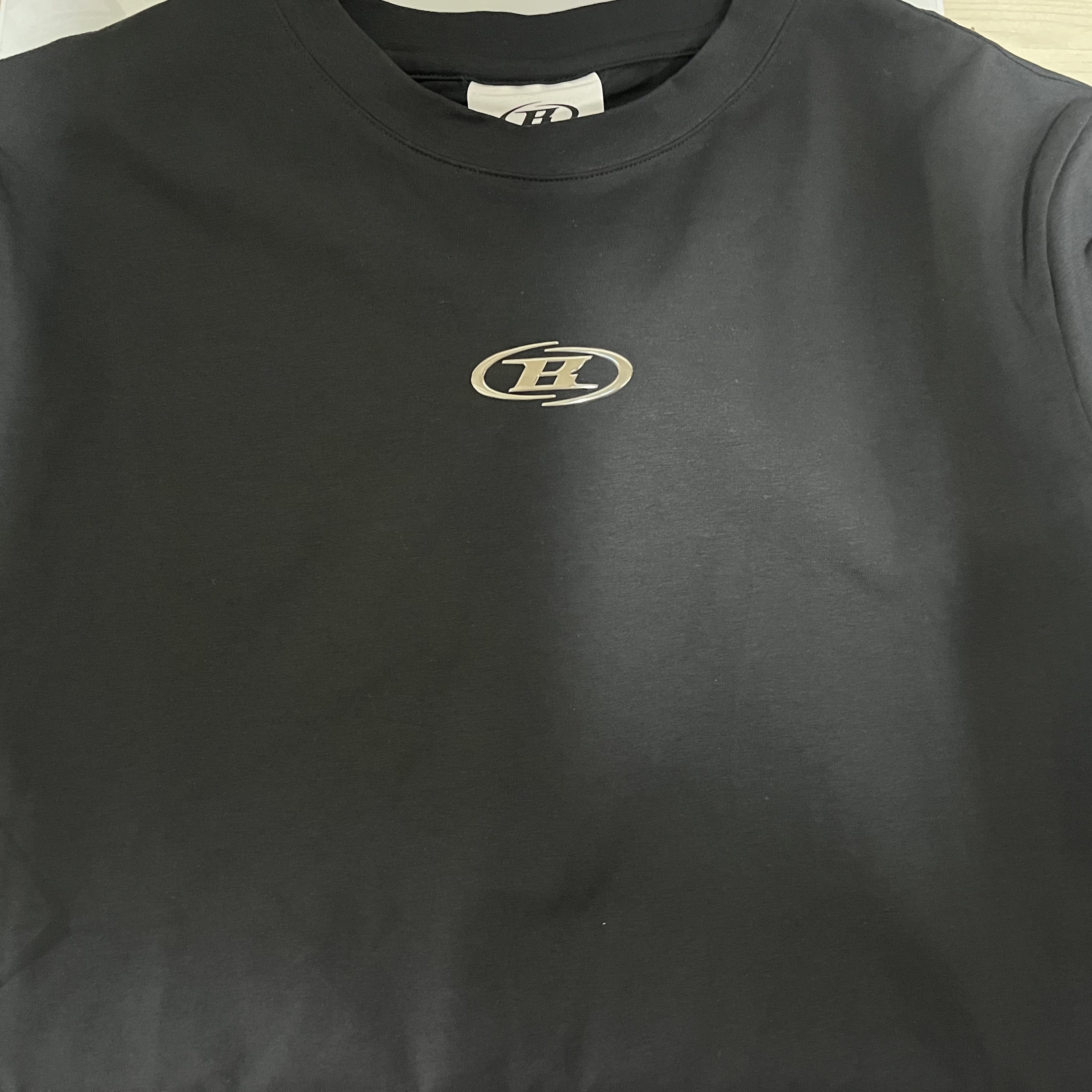 BORN TO WIN Silver B Logo Muscle Fit T-Shirts Black 착용 스타일