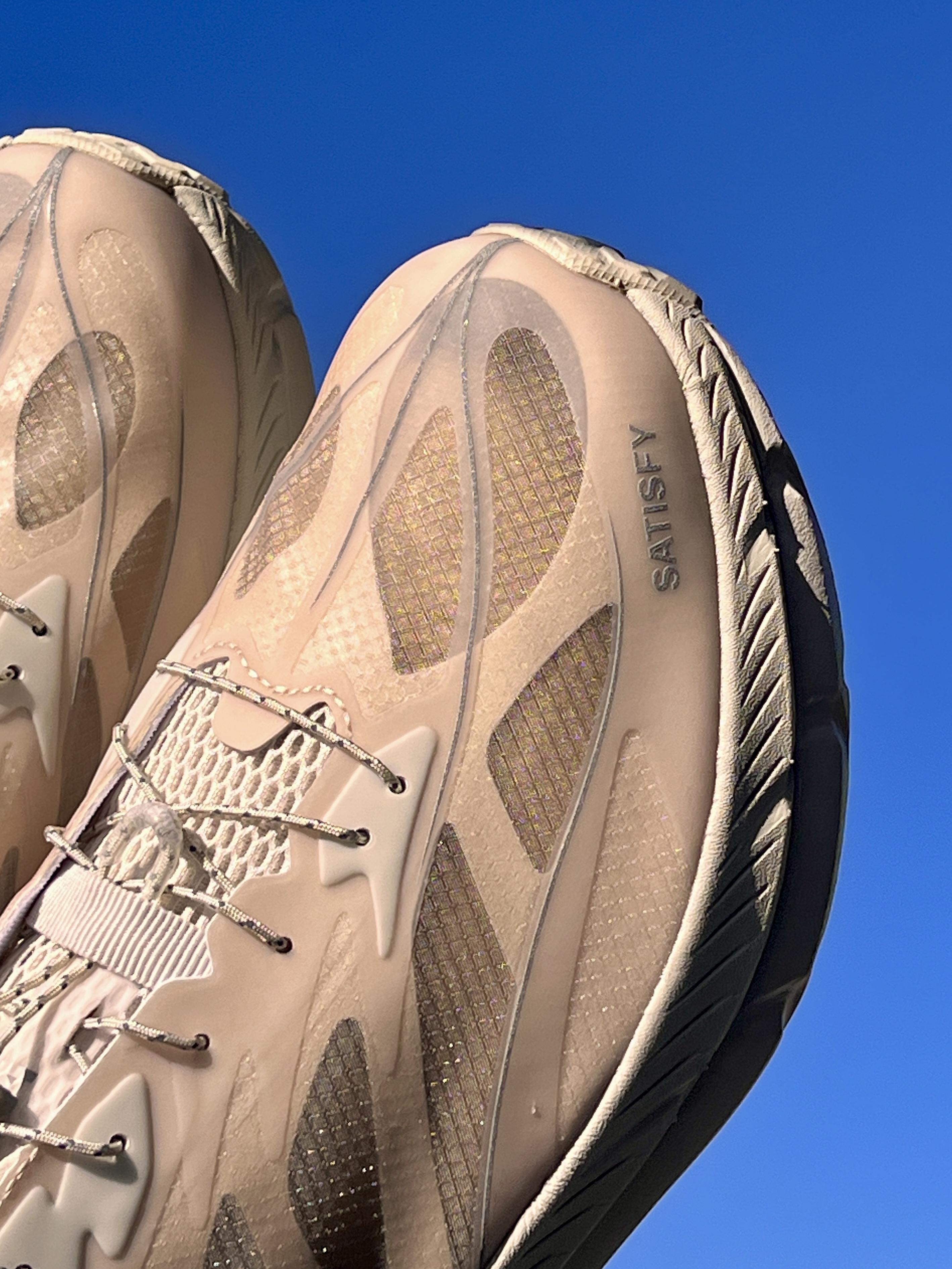 Hoka x Satisfy Mafate Speed 4 Lite Bone 착용 스타일 - 2