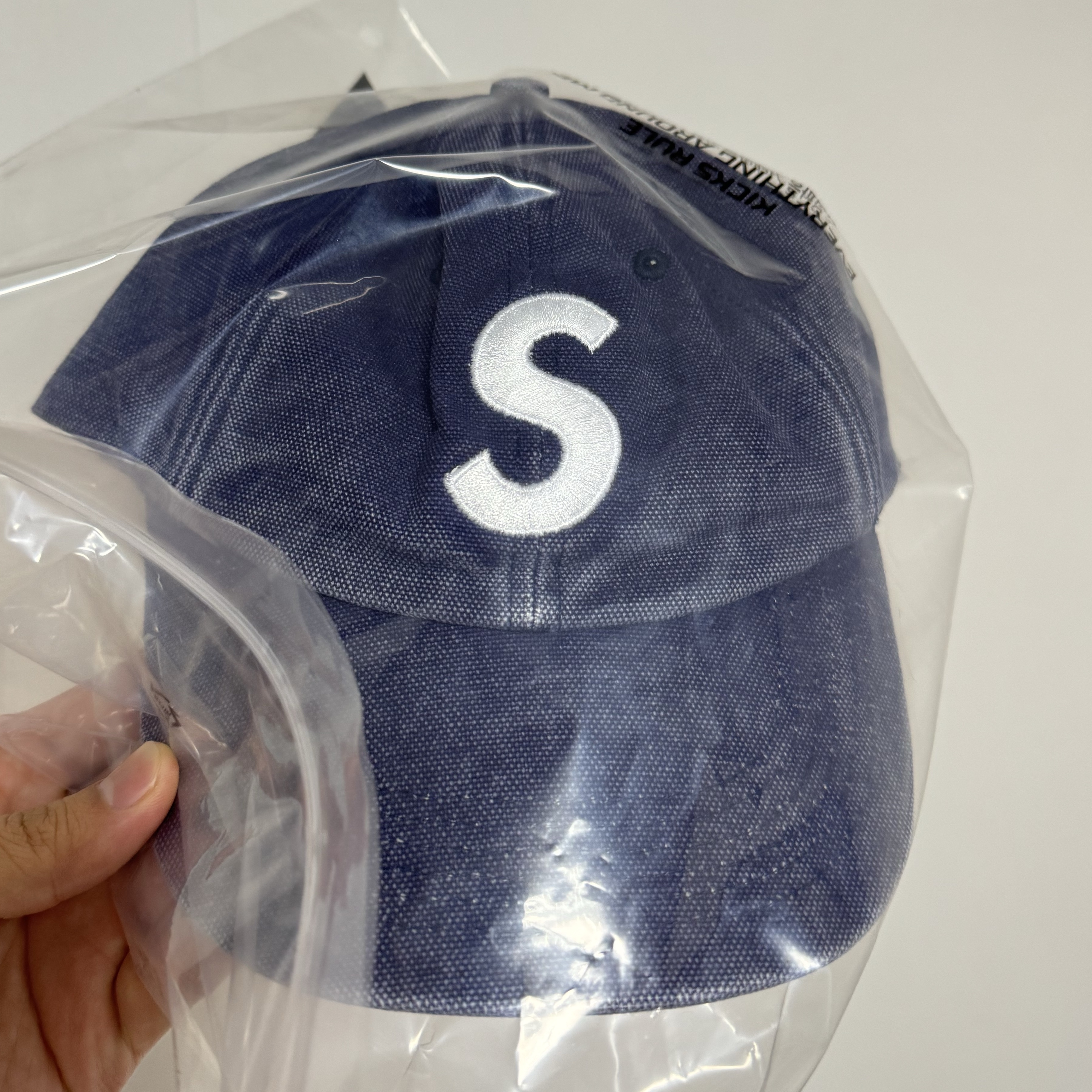 Supreme Pigment S Logo 6-Panel Navy - 24FW 착용 스타일