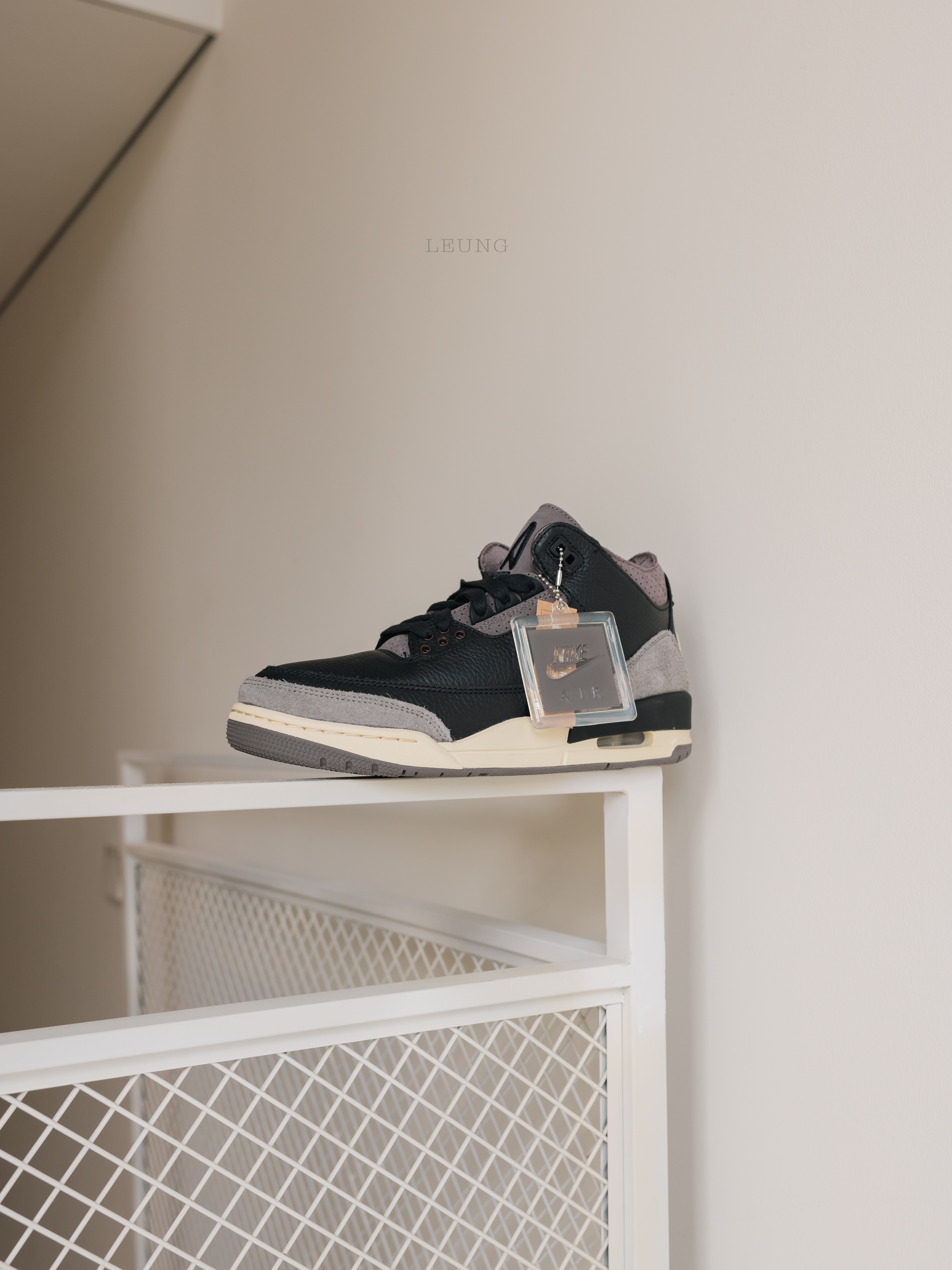 (W) Jordan 3 x A Ma Maniere Retro OG SP Black and Flat Pewter 착용 스타일 - 2
