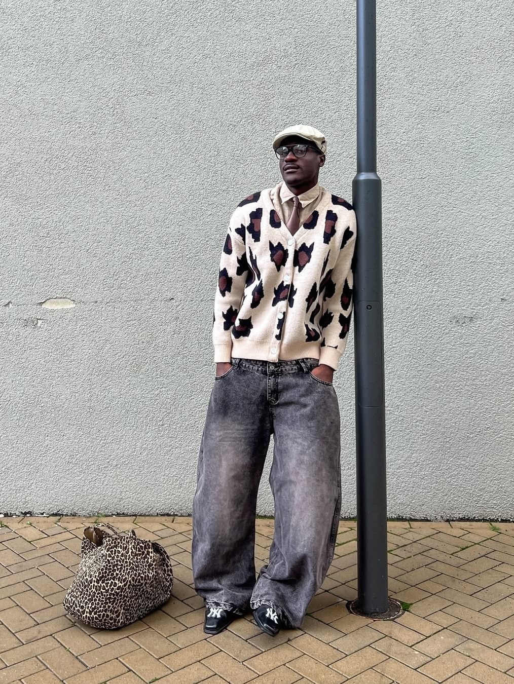 Palace Chill Cardigan Snow Leopard - 23FW, Supreme Speckle Stripe Zip Up Cardigan Black - 24FW 착용 스타일 - 2
