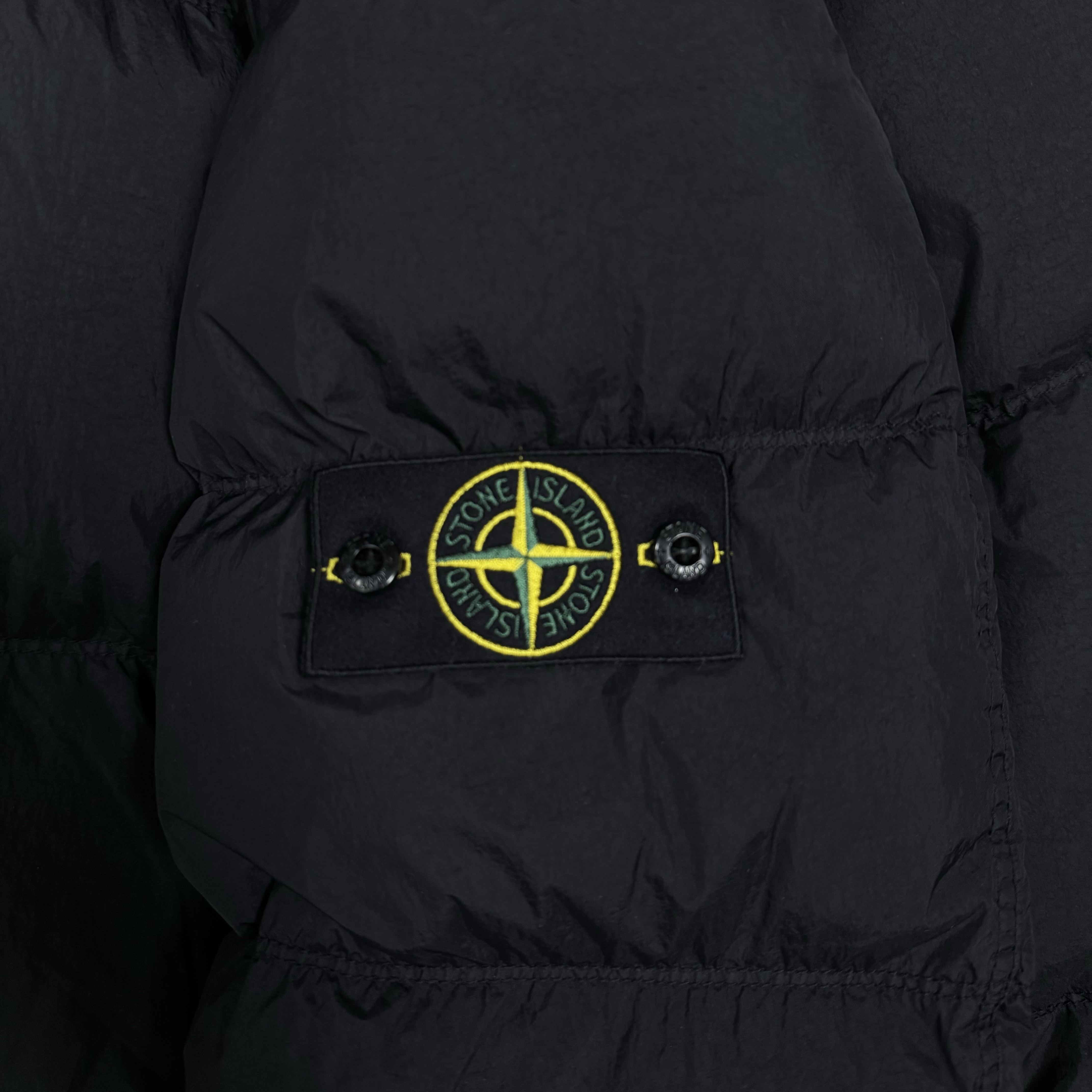 Stone Island 40123 Garment Dyed Crinkle Reps R-NY Down Jacket Black - 24FW 착용 스타일