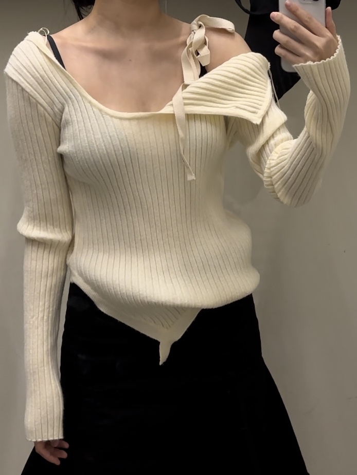 (W) Glowny Isa Asymmetrical Knit Top Cream 착용 스타일 - 2
