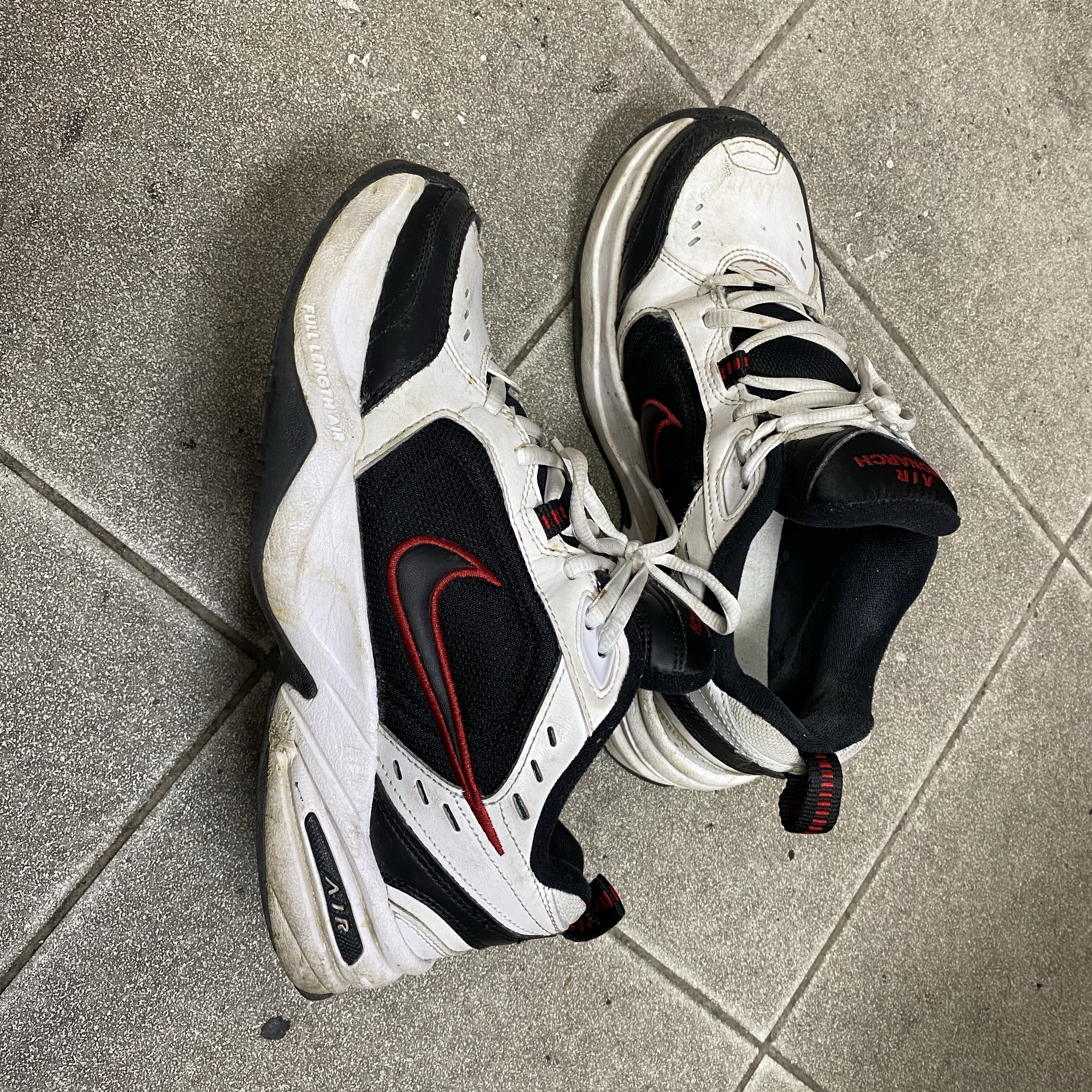 Nike Air Monarch IV White Black 착용 스타일