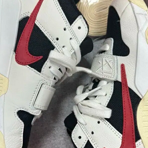 Jordan x Travis Scott Jumpman Jack TR University Red 착용 스타일