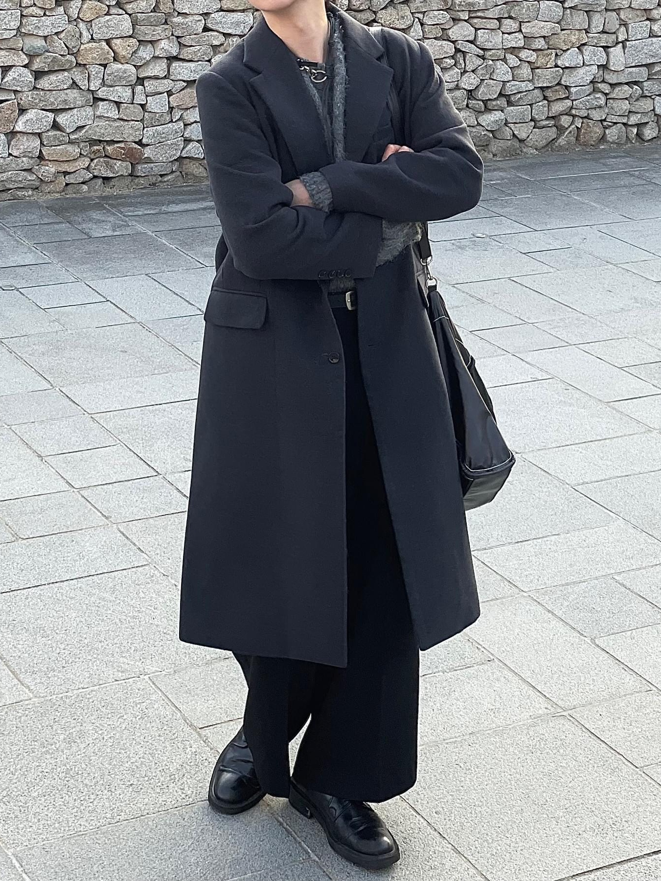 Our Legacy Ladon Leather Keychain Black, Matin Kim Big Coating Tote Bag Black 착용 스타일 - 2