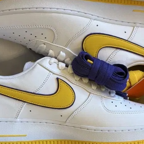 Nike x Kobe Bryant Air Force 1 Low Retro QS Varsity Maize and Varsity Purple 착용 스타일