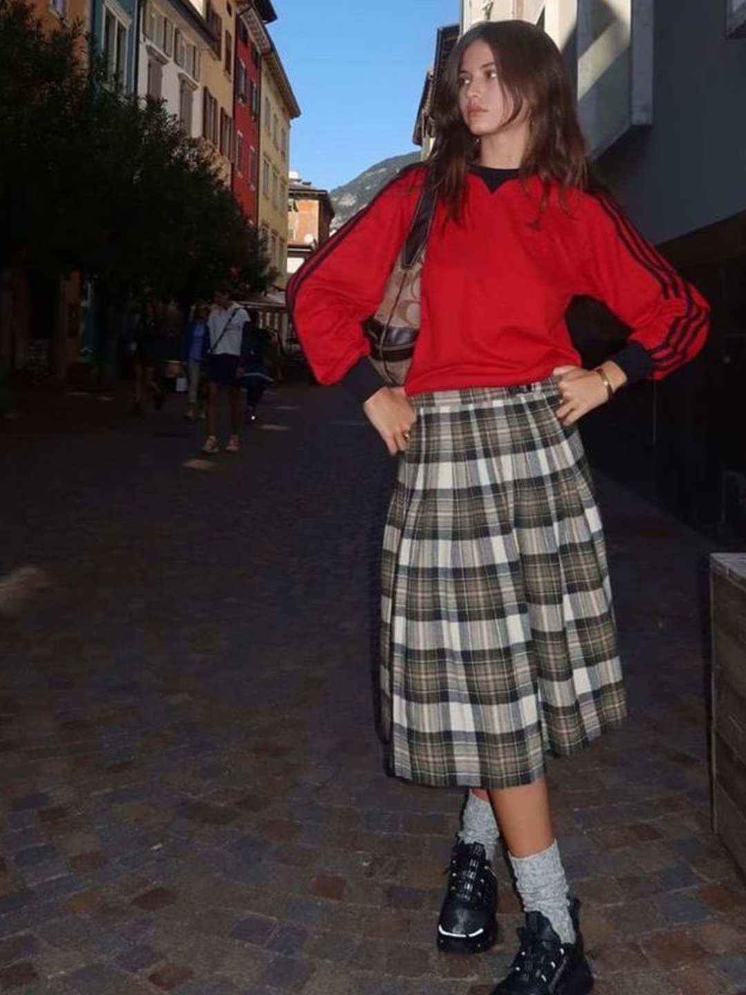 Greenbutter Women Butter Long Socks Red, (W) Play Comme des Garcons Red Heart Knit Cardigan Red 착용 스타일 - 4