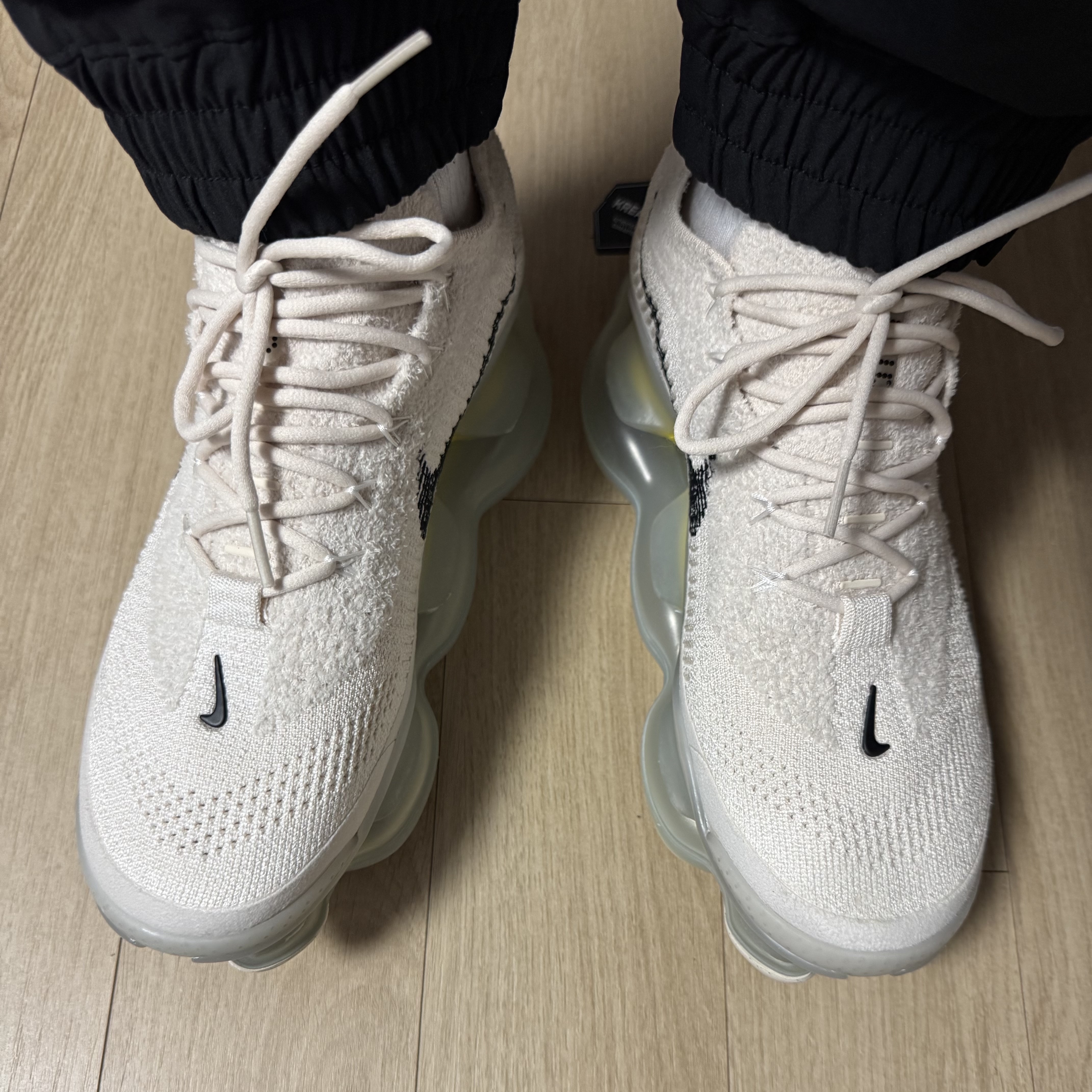 Nike Air Max Scorpion Flyknit Lemon Wash 착용 스타일